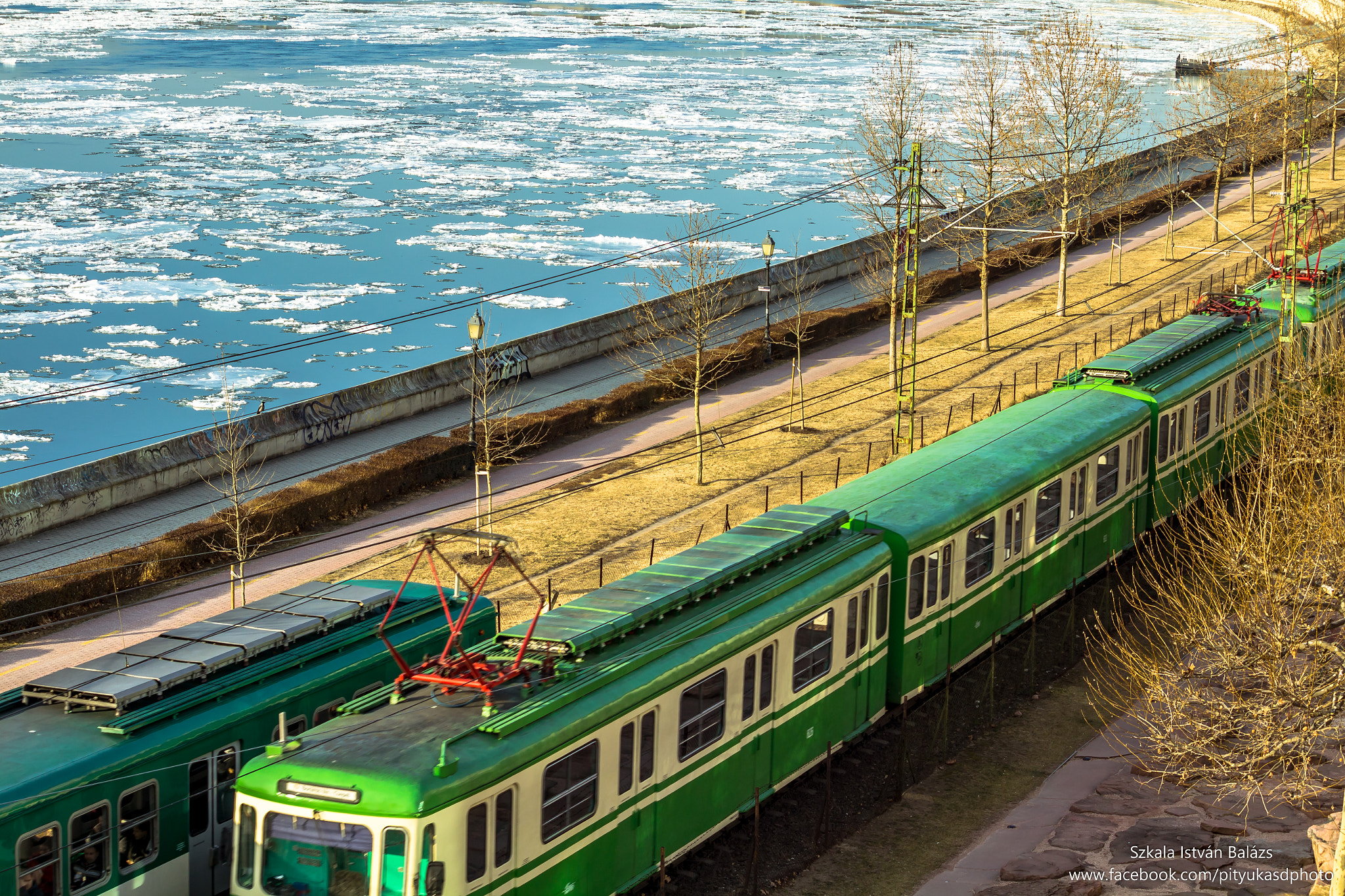 Canon EF-S 55-250mm F4-5.6 IS sample photo. Generations meet near the icy danube photography