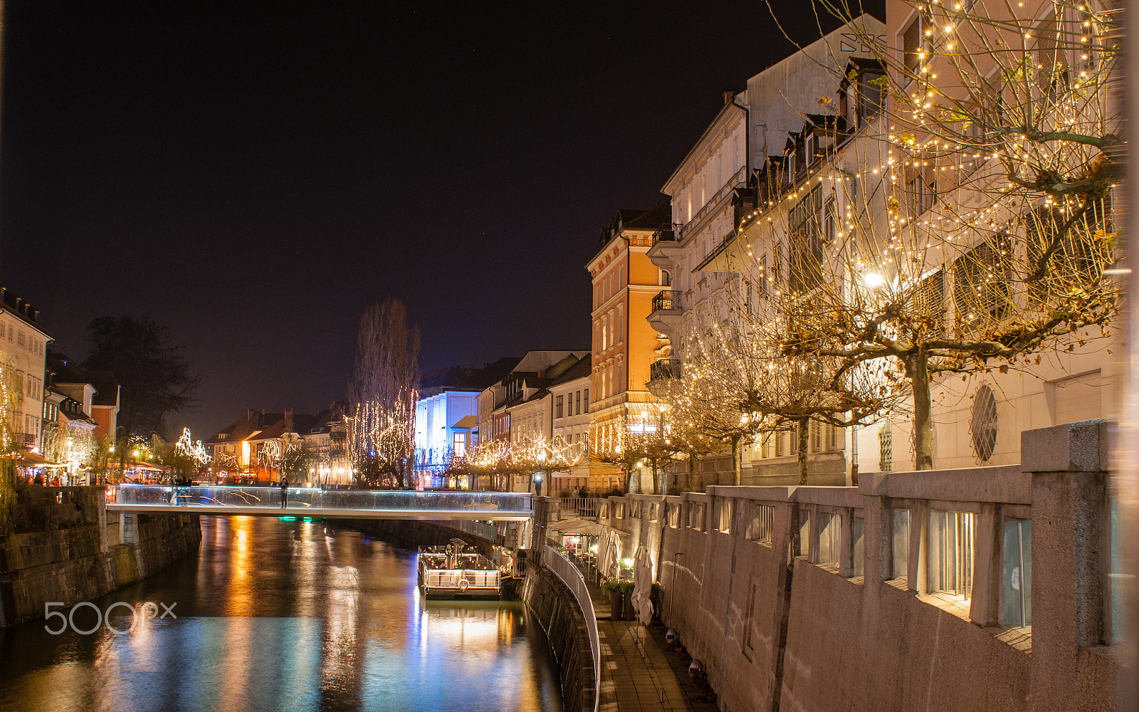 Sony Alpha DSLR-A700 sample photo. River bank at night photography