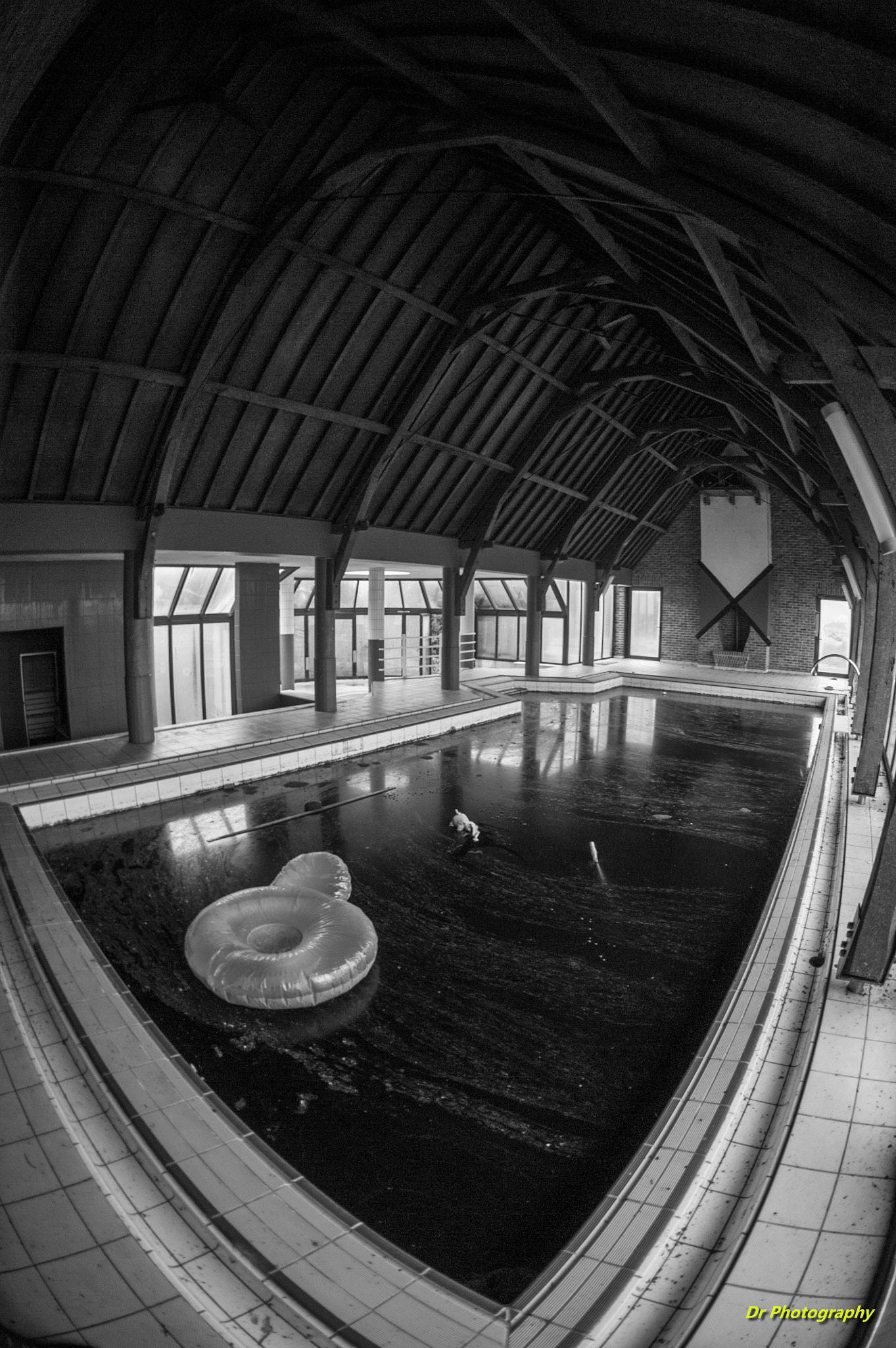 Nikon D700 + Sigma 15mm F2.8 EX DG Diagonal Fisheye sample photo. Dsc abandoned pool photography