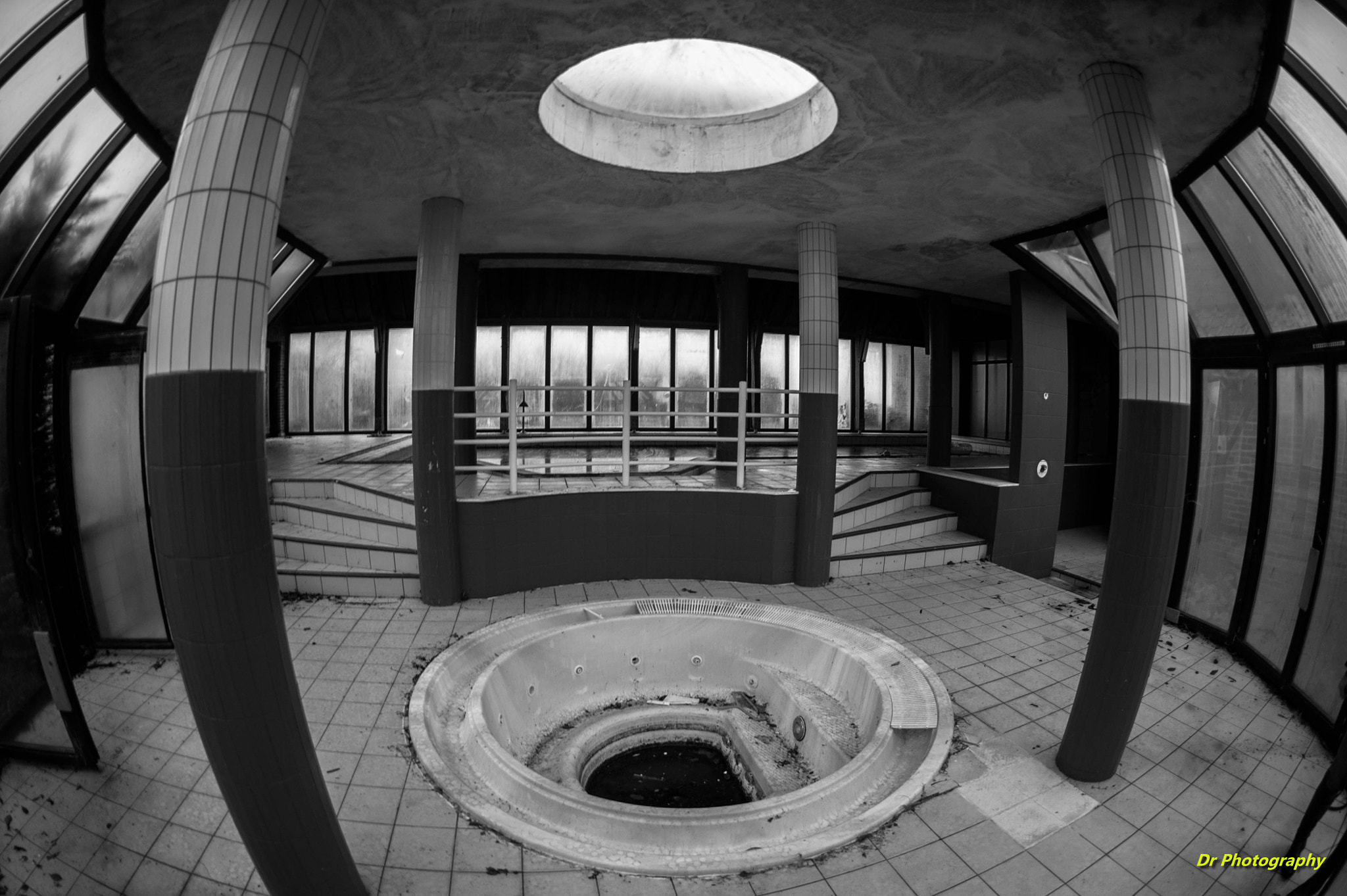 Nikon D700 + Sigma 15mm F2.8 EX DG Diagonal Fisheye sample photo. Dsc abandoned pool 2 photography