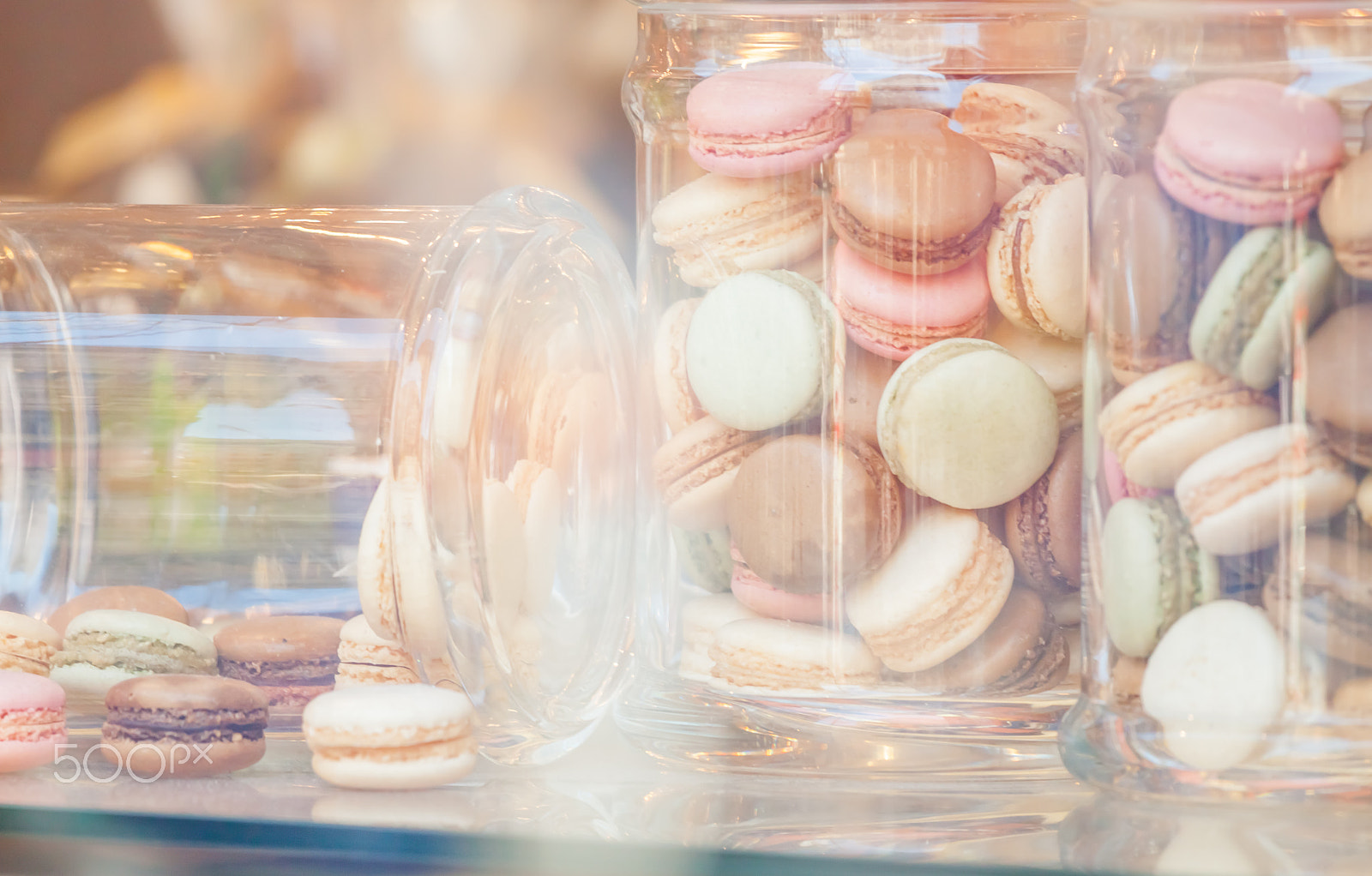 Canon EOS 500D (EOS Rebel T1i / EOS Kiss X3) + Canon EF 70-200mm F4L IS USM sample photo. Colourful macaroons in glass jars photography