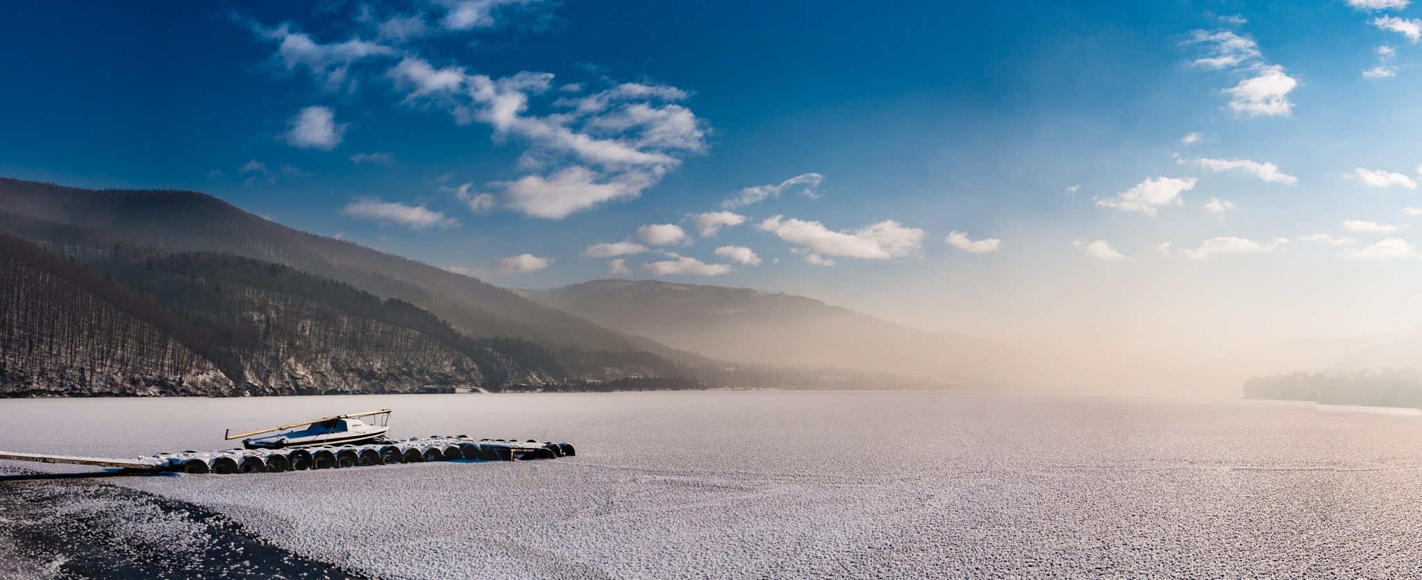 Minolta/Sony AF 24-105mm F3.5-4.5 (D) sample photo. Frozen lake ii photography