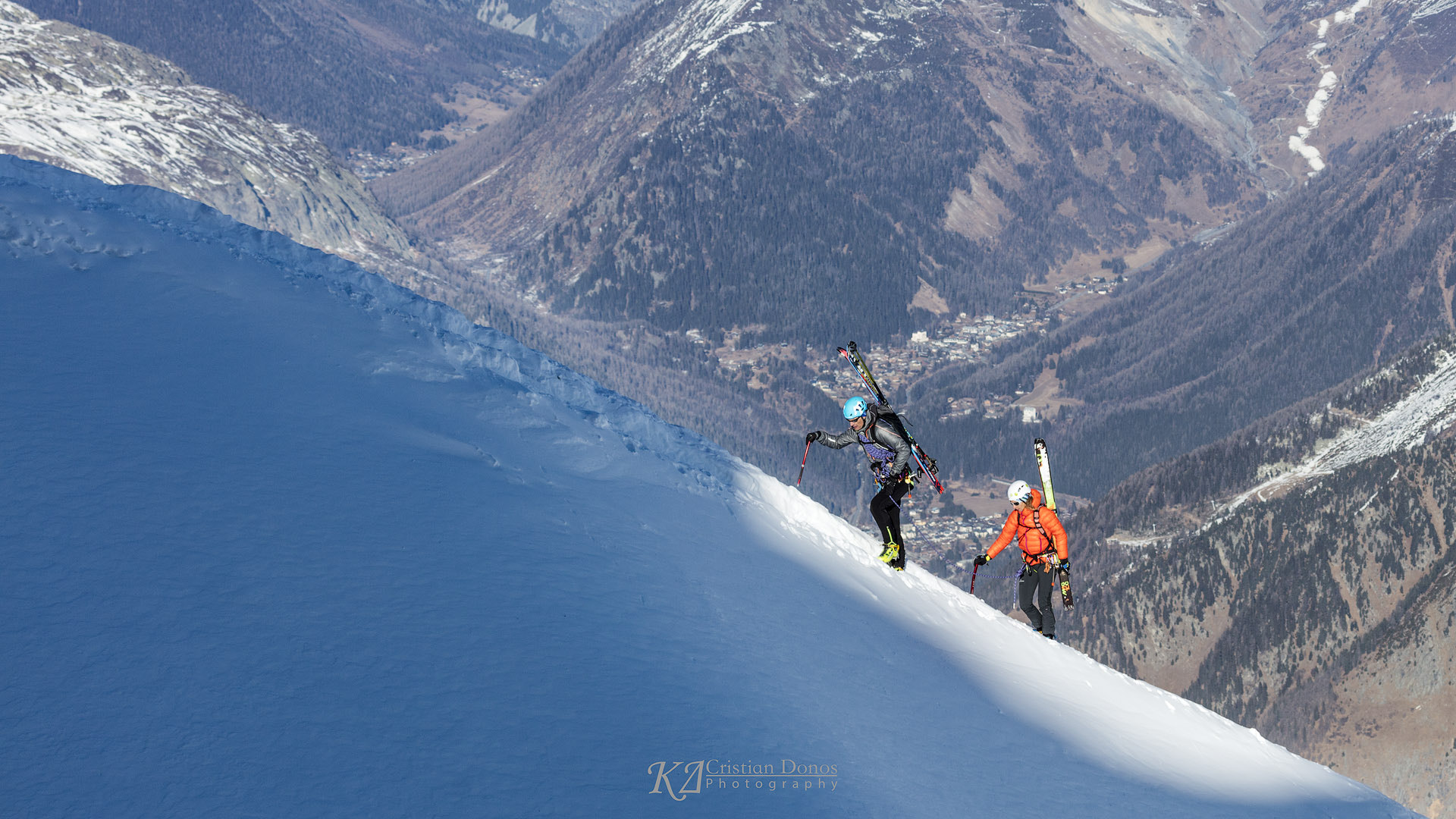 Canon EOS 5DS R sample photo. Skiers climbing aiguille du midi photography