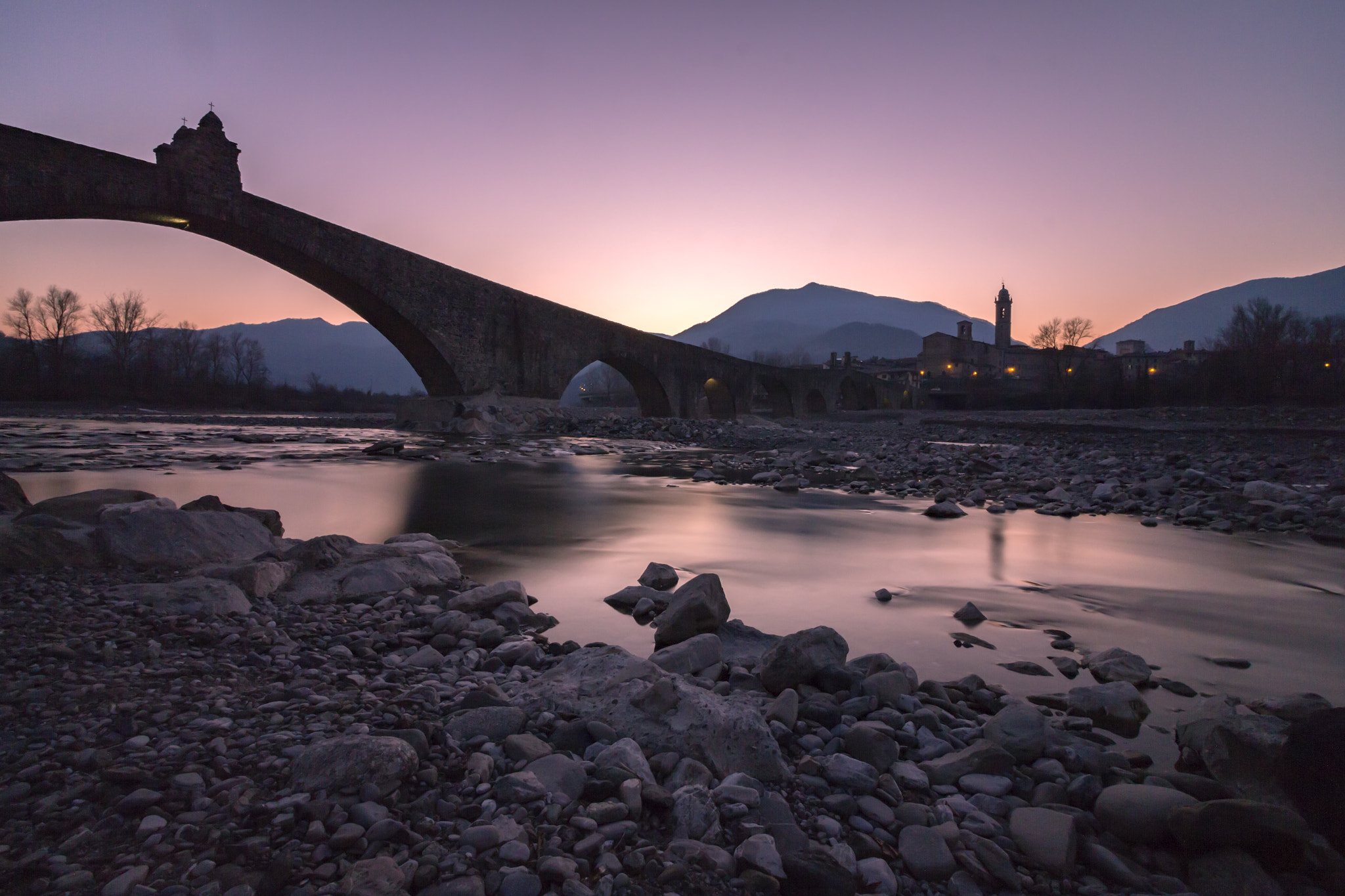 Canon EOS 700D (EOS Rebel T5i / EOS Kiss X7i) sample photo. Bobbio in pink photography