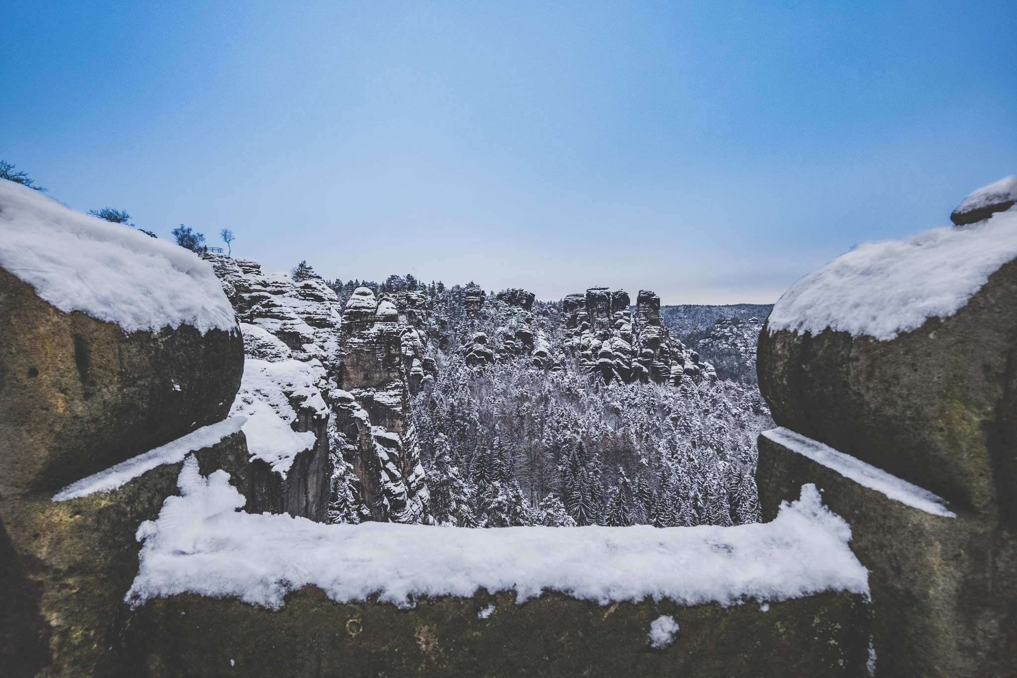 Fujifilm X-E2 + Fujifilm XF 10-24mm F4 R OIS sample photo. Winter - elbe sandstone mountains photography