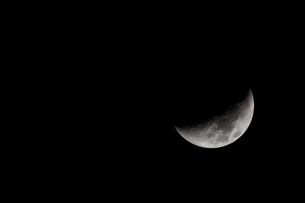 Nikon AF-S Nikkor 200-500mm F5.6E ED VR sample photo. Lovely moon photography