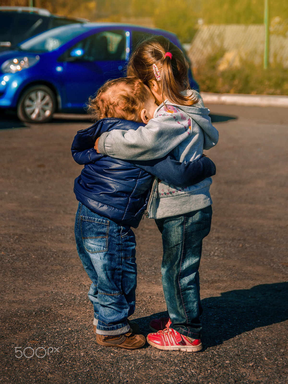Nikon D7000 + Sigma 18-50mm F2.8 EX DC sample photo. Meeting after a long separation of children photography