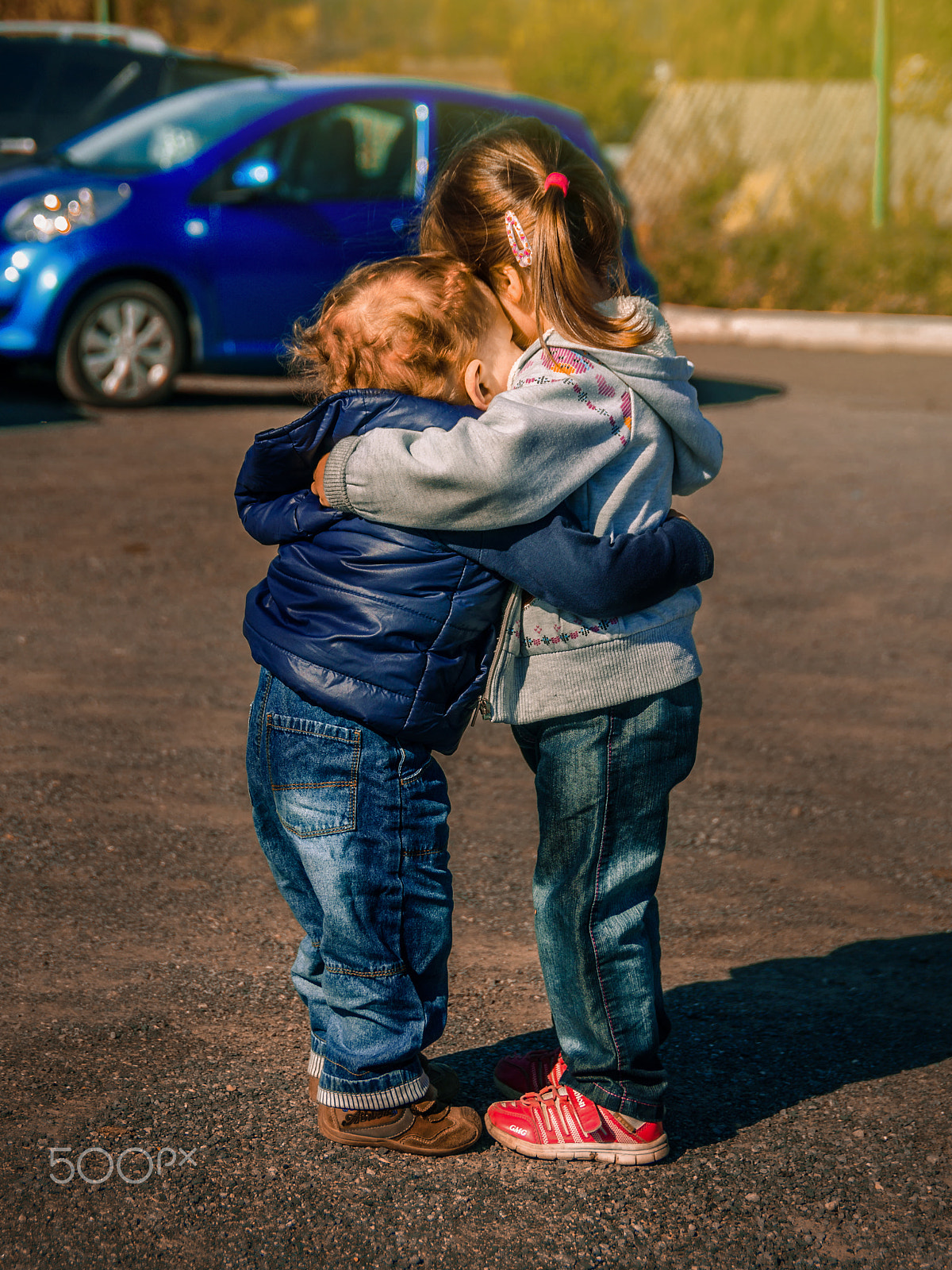 Nikon D7000 + Sigma 18-50mm F2.8 EX DC sample photo. Meeting after a long separation of children photography