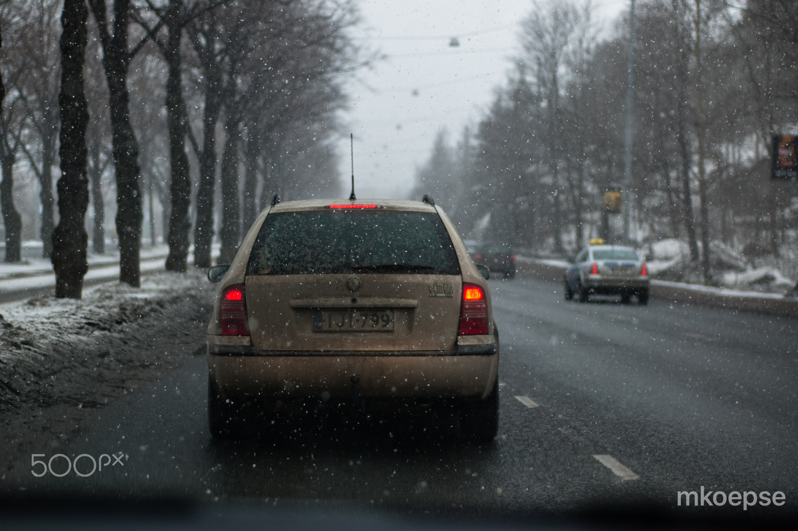 Nikon D70 + Nikon AF Nikkor 50mm F1.8D sample photo. Snowing photography