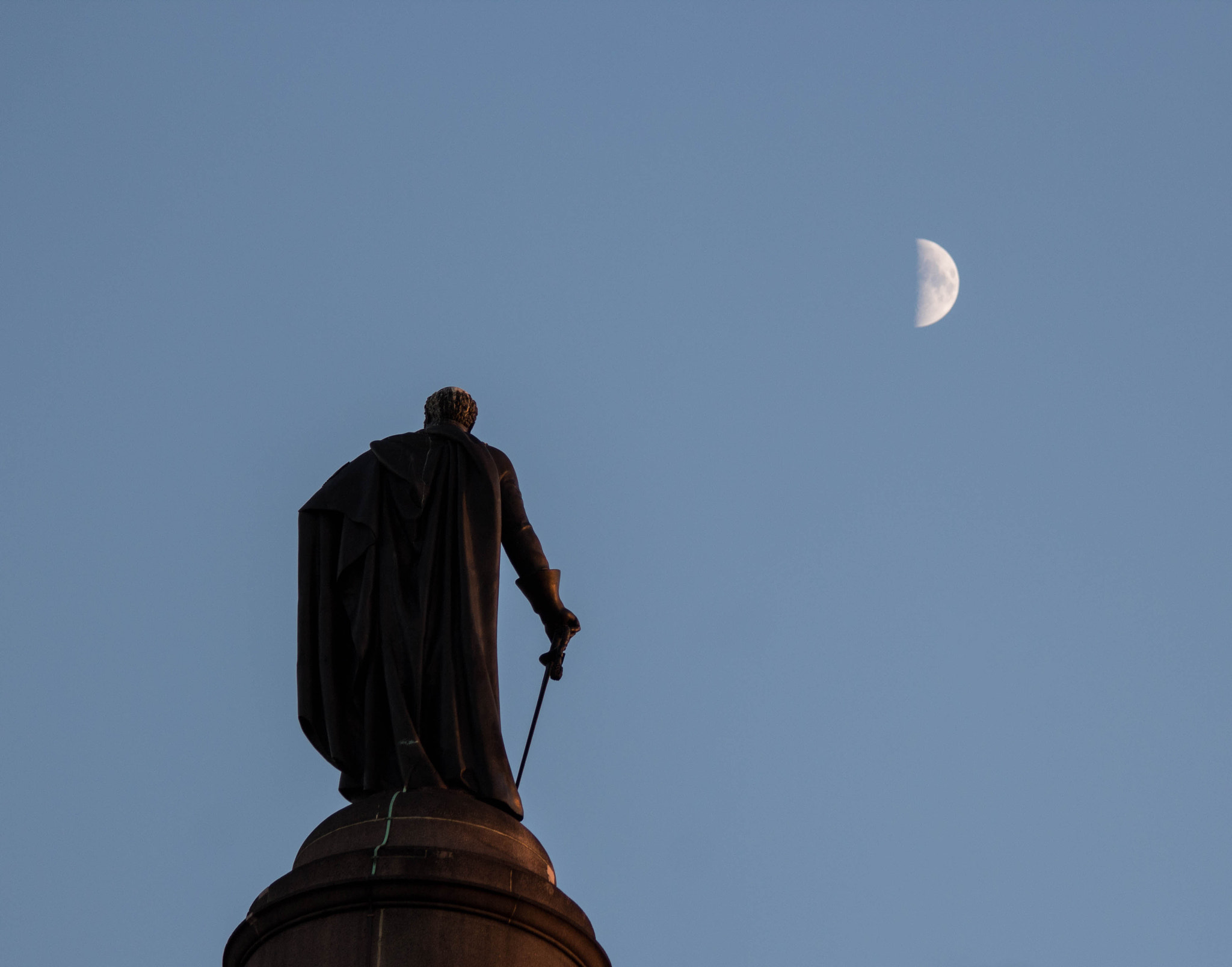 Canon EF 70-300mm F4-5.6 IS USM sample photo. Statue photography
