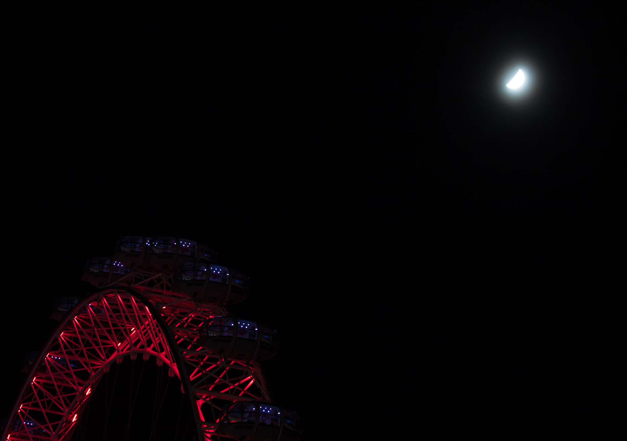 Canon EF 70-300mm F4-5.6 IS USM sample photo. Wheel and moon photography