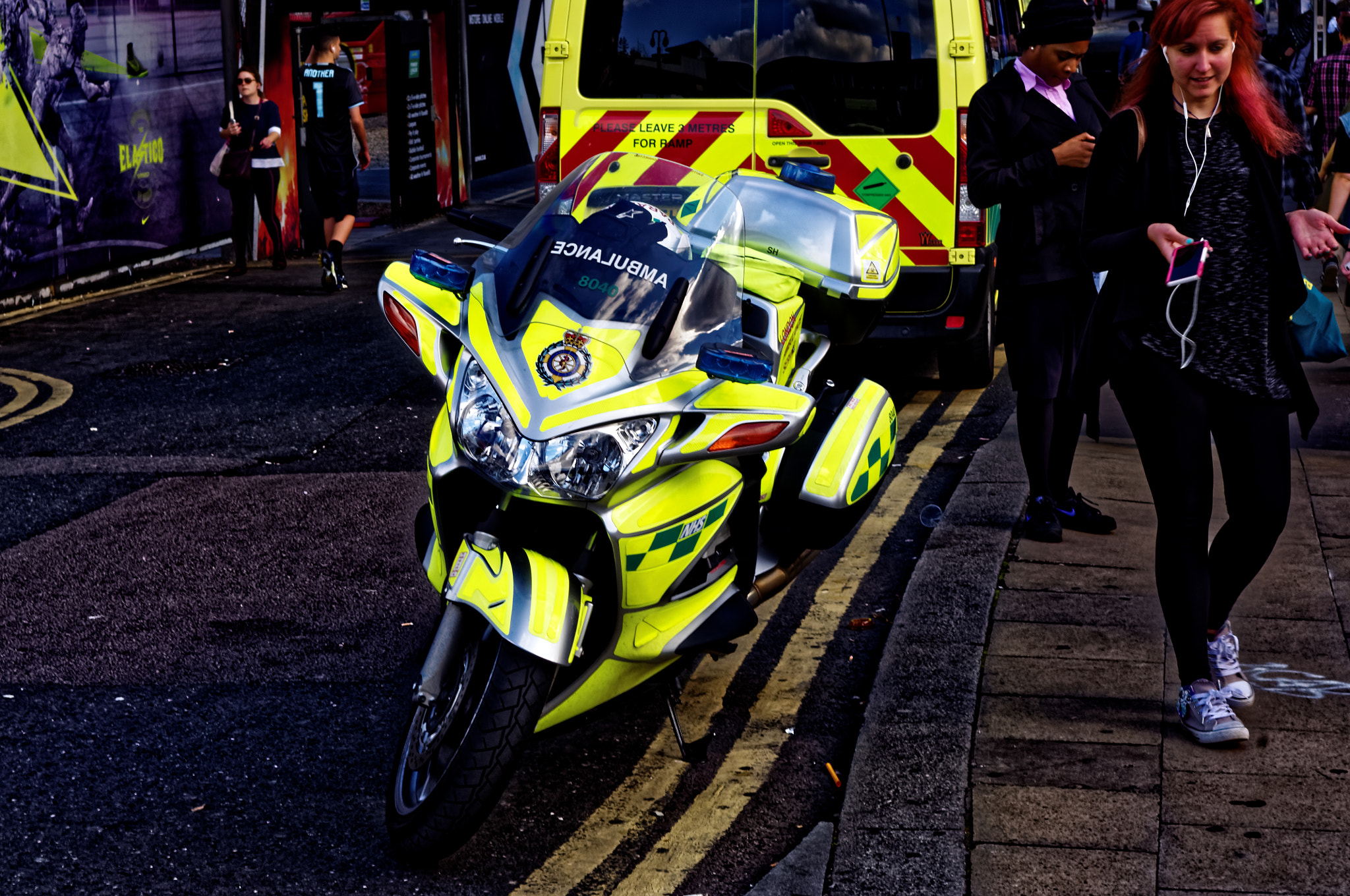 Pentax K-x sample photo. Ambulance photography