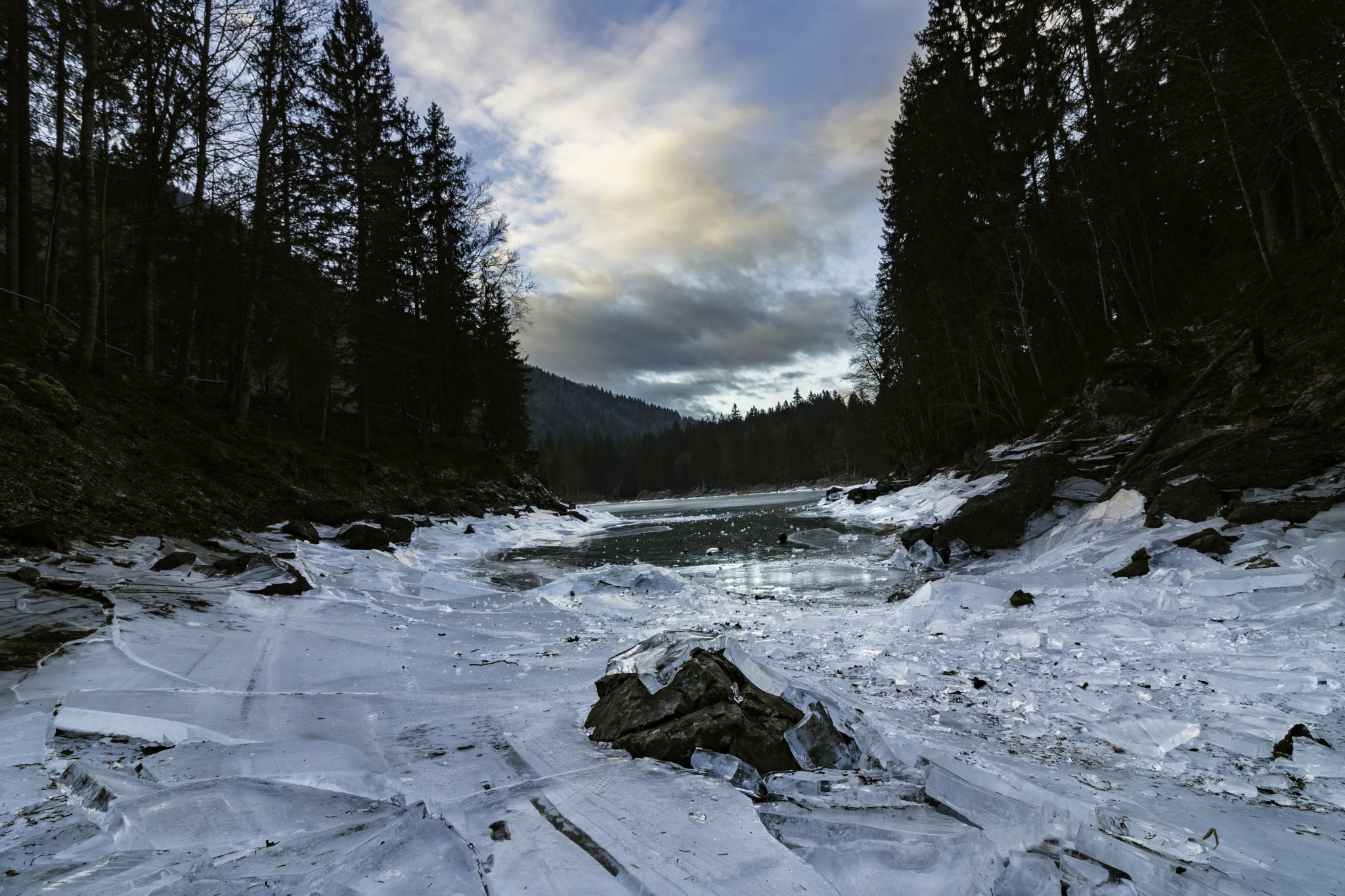 Canon EOS 750D (EOS Rebel T6i / EOS Kiss X8i) sample photo. Valley of ice photography