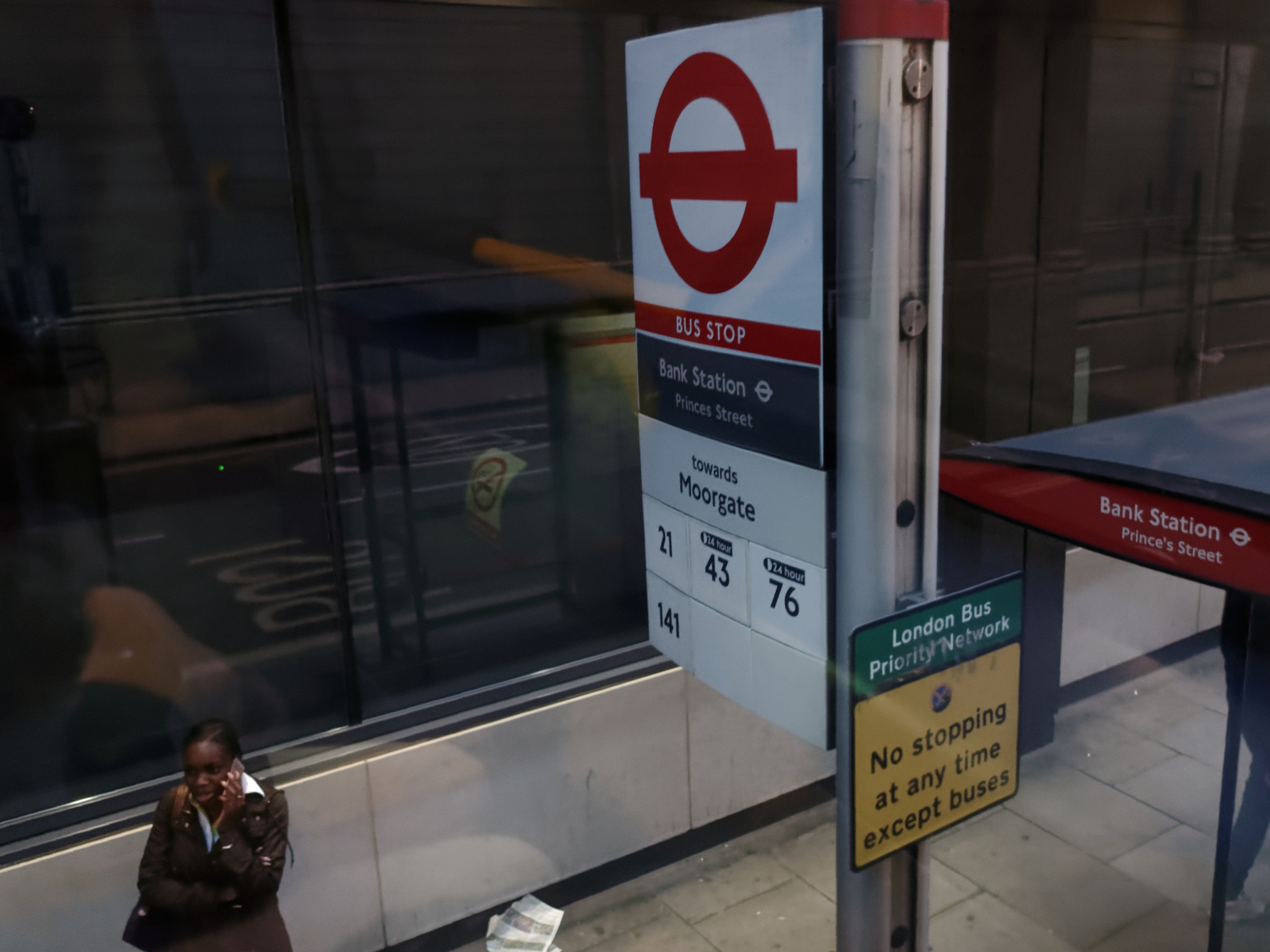 Pentax K-x sample photo. Bus stop photography