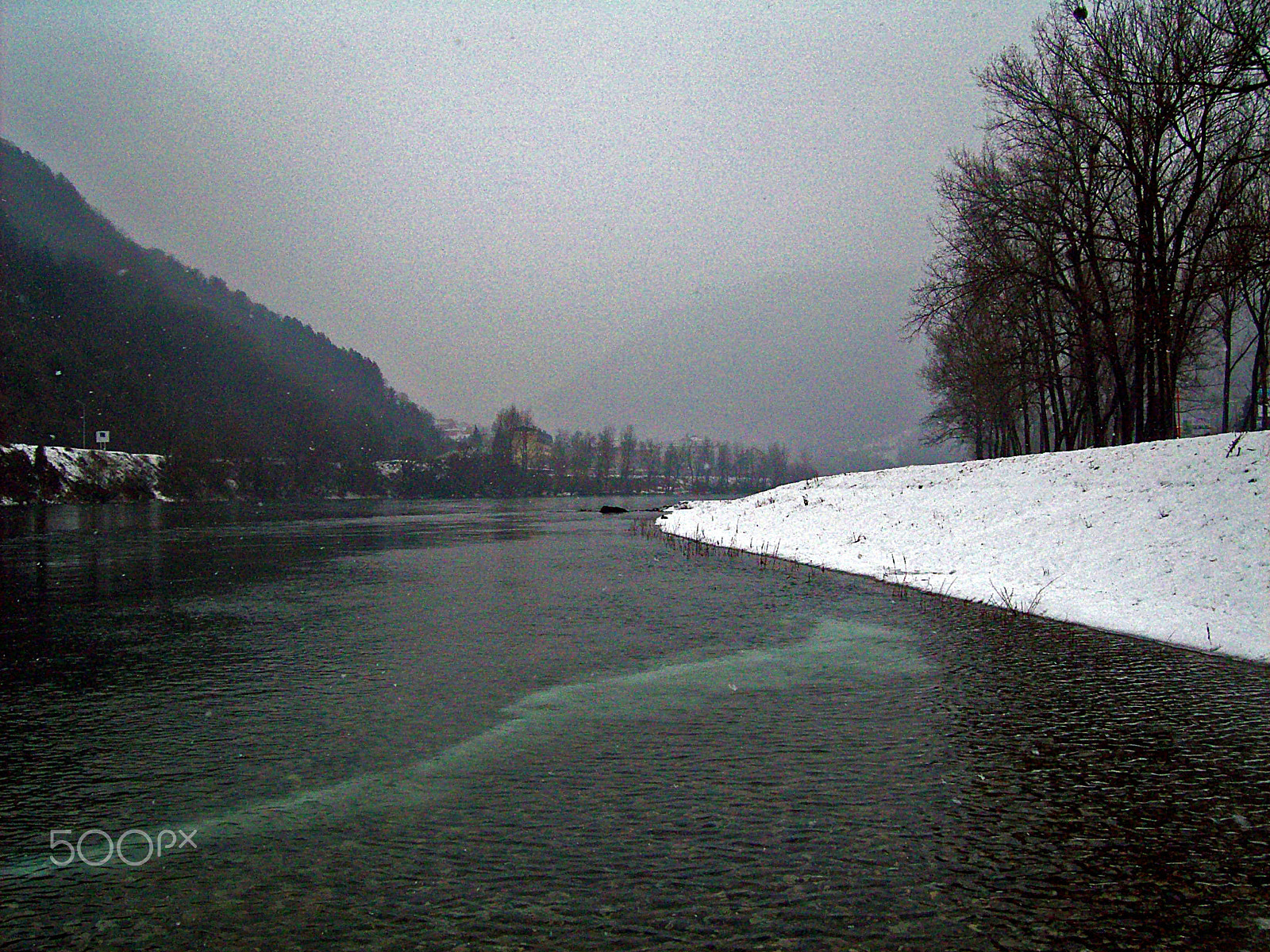 Kodak EASYSHARE C813 ZOOM DIGITAL CAMERA sample photo. Frozen photography