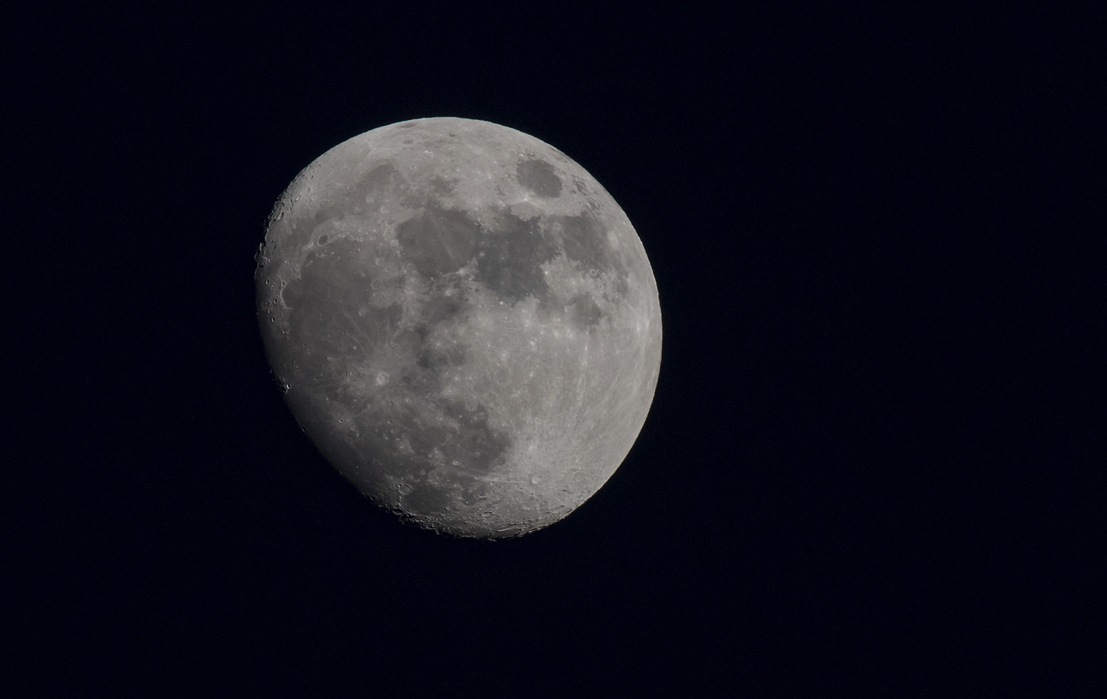 Canon EF 100-400mm F4.5-5.6L IS USM sample photo. Moon 2017 photography