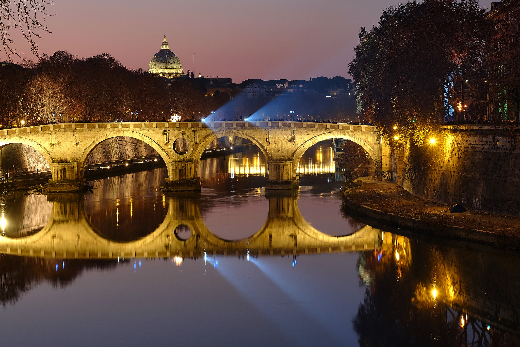 Fujifilm X-T10 + Fujifilm XF 60mm F2.4 R Macro sample photo. One evening along the tiber photography