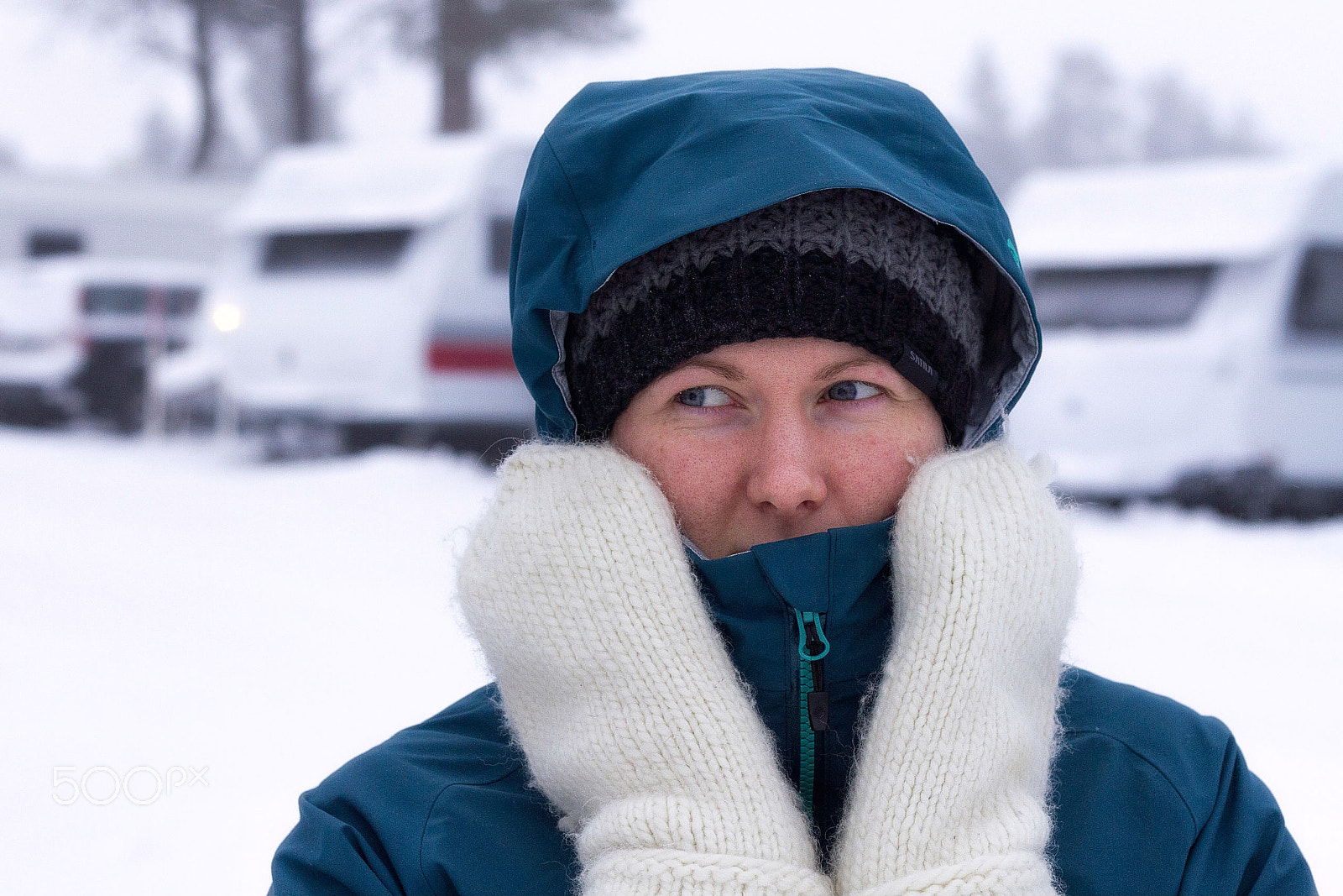 Canon EOS 7D + Canon EF 50mm F1.8 II sample photo. Outside having fun in the snow photography