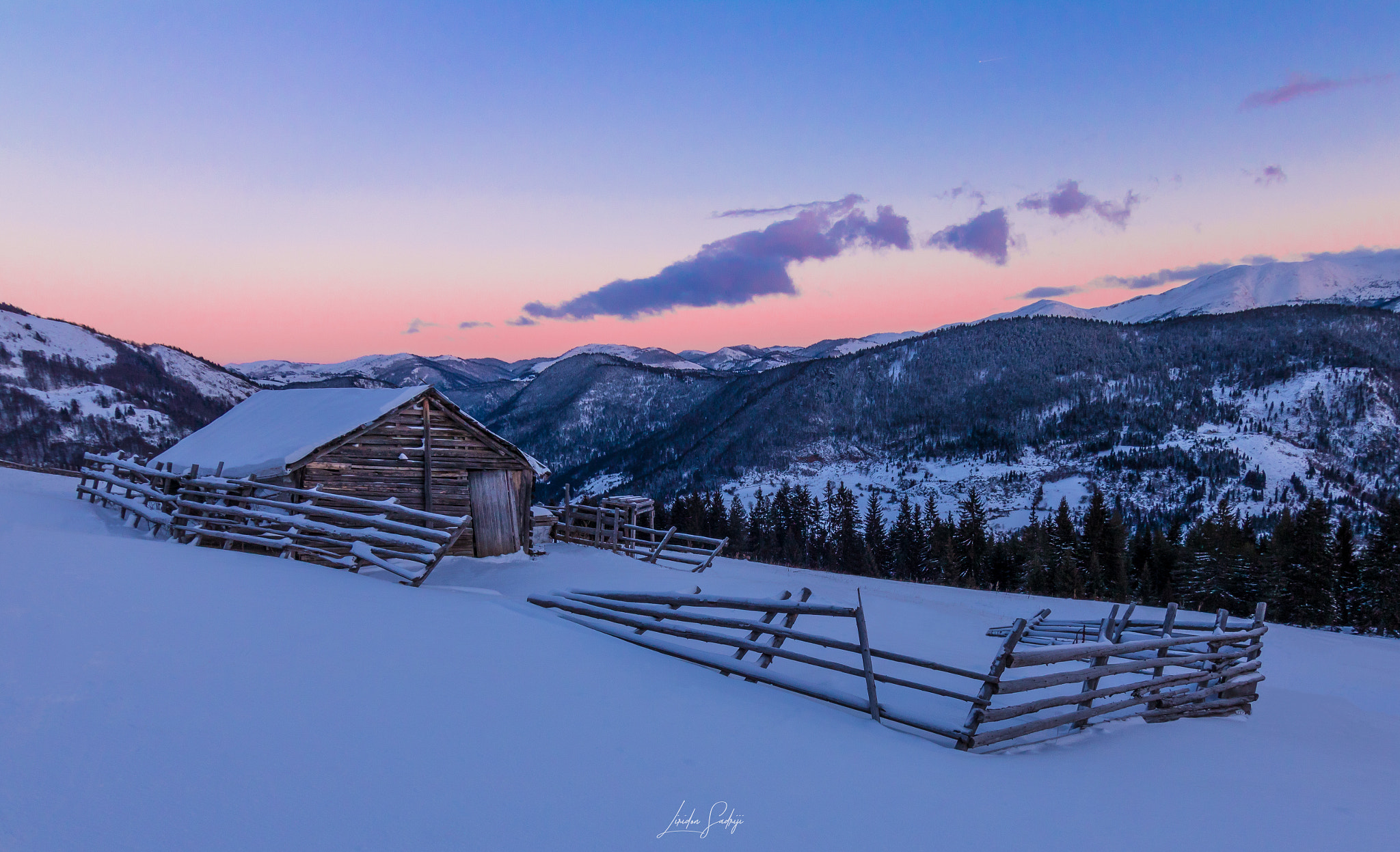 Canon EOS 750D (EOS Rebel T6i / EOS Kiss X8i) sample photo. Wooden chalet photography