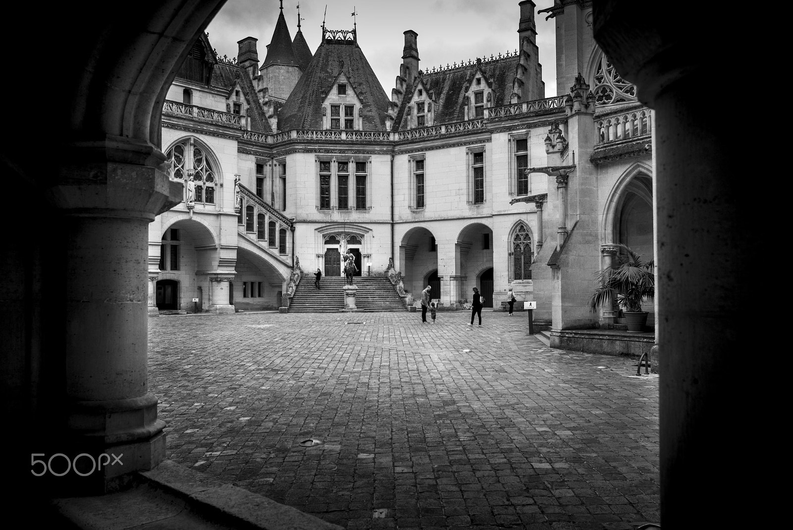 Leica Elmarit-M 28mm F2.8 ASPH sample photo. Château de pierrefonds photography