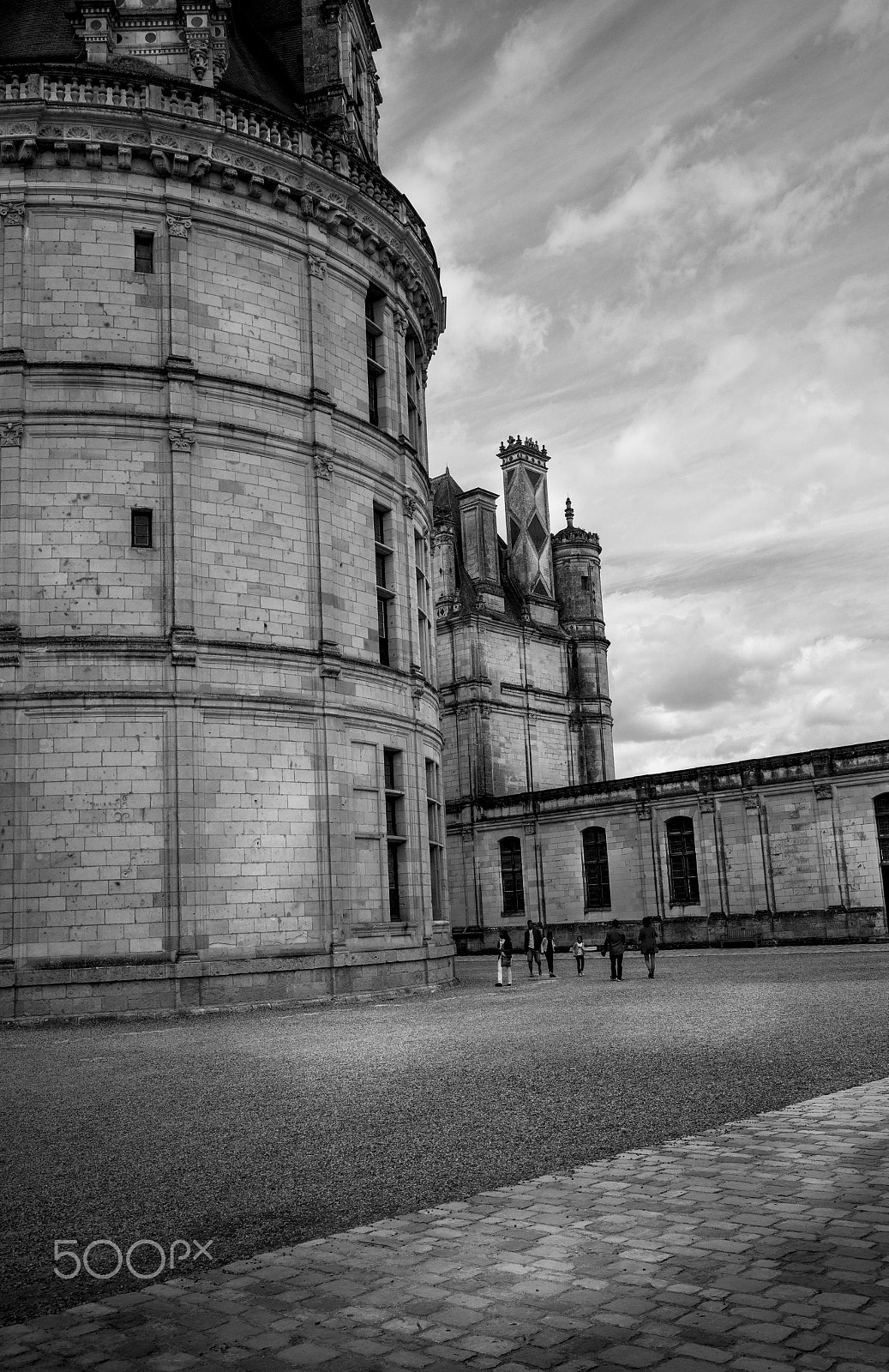 Leica Elmarit-M 28mm F2.8 ASPH sample photo. Chambord la cour photography