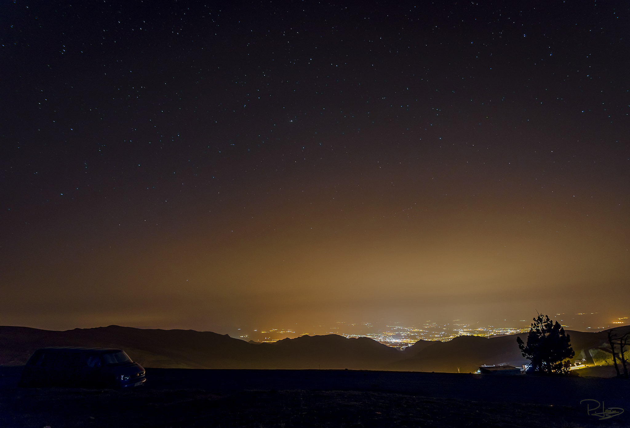 Nikon D5100 + Tokina AT-X 11-20 F2.8 PRO DX (AF 11-20mm f/2.8) sample photo. Silhouettes and stars photography
