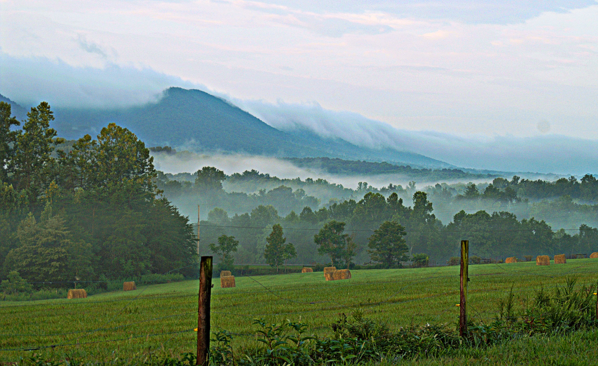 Minolta AF 28-100mm F3.5-5.6 (D) sample photo. Why i love living in the country photography