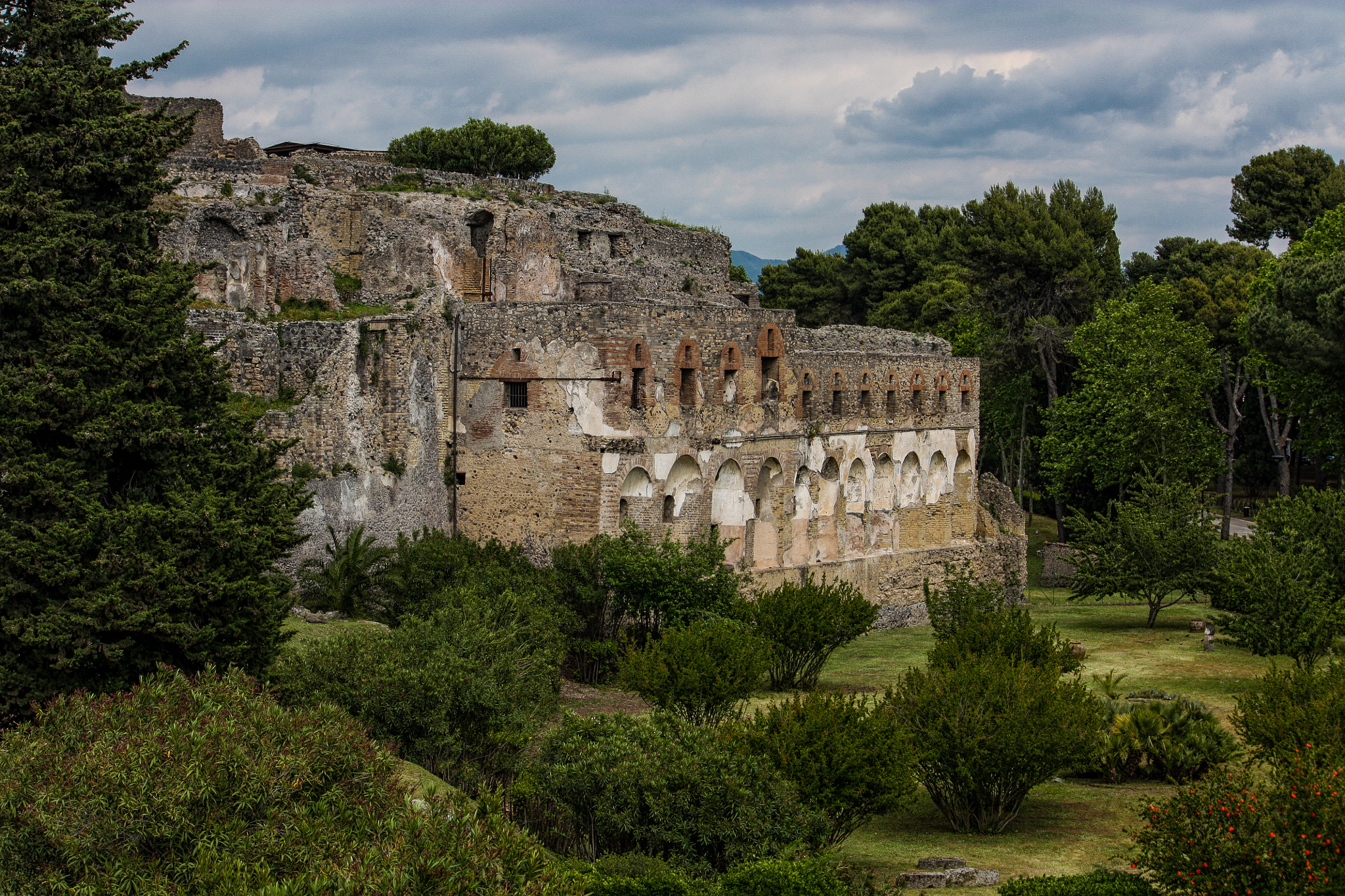 Canon EF-S 55-250mm F4-5.6 IS sample photo. Pompei photography