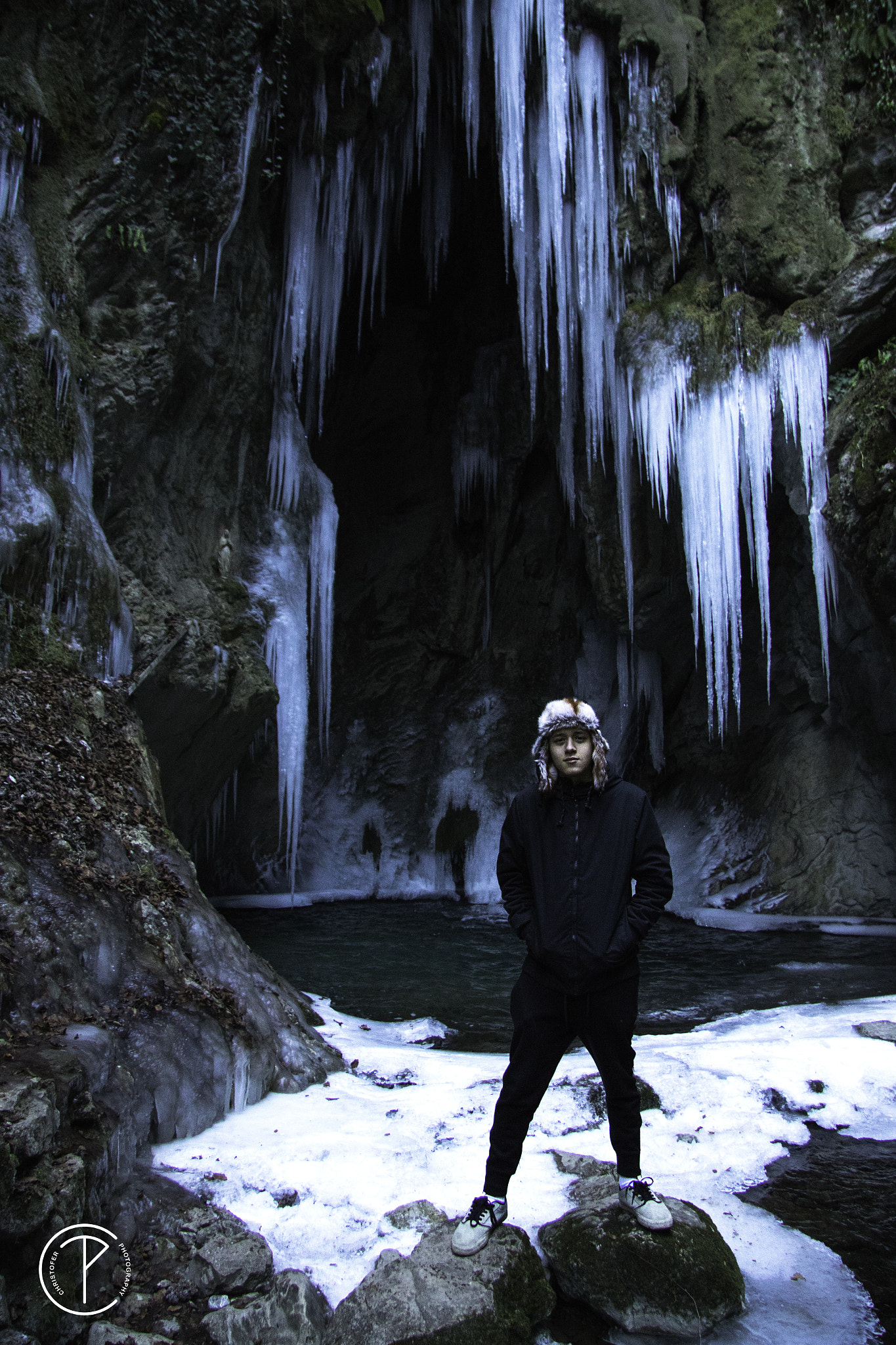 Canon EF-S 17-85mm F4-5.6 IS USM sample photo. Under ice photography