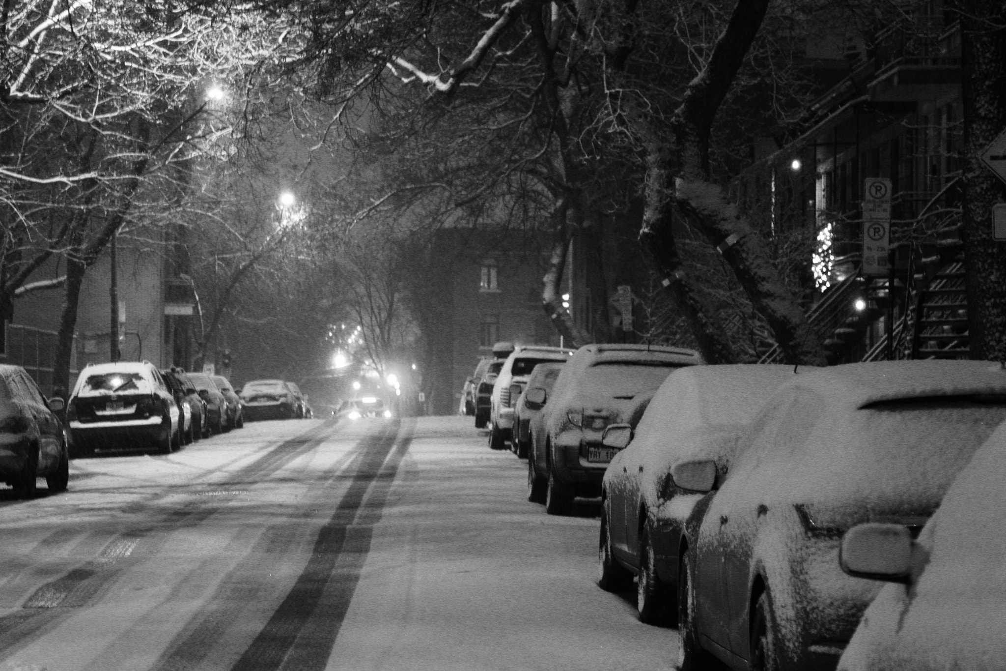 Canon EOS 1200D (EOS Rebel T5 / EOS Kiss X70 / EOS Hi) sample photo. Montréal by night photography