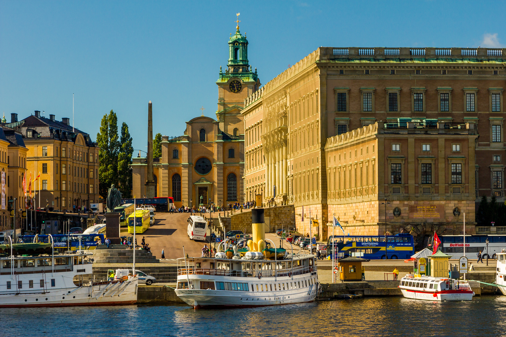 Canon EOS 550D (EOS Rebel T2i / EOS Kiss X4) + Canon EF 24-105mm F4L IS USM sample photo. Sweden-stockholm-gamla stan-royal palace photography