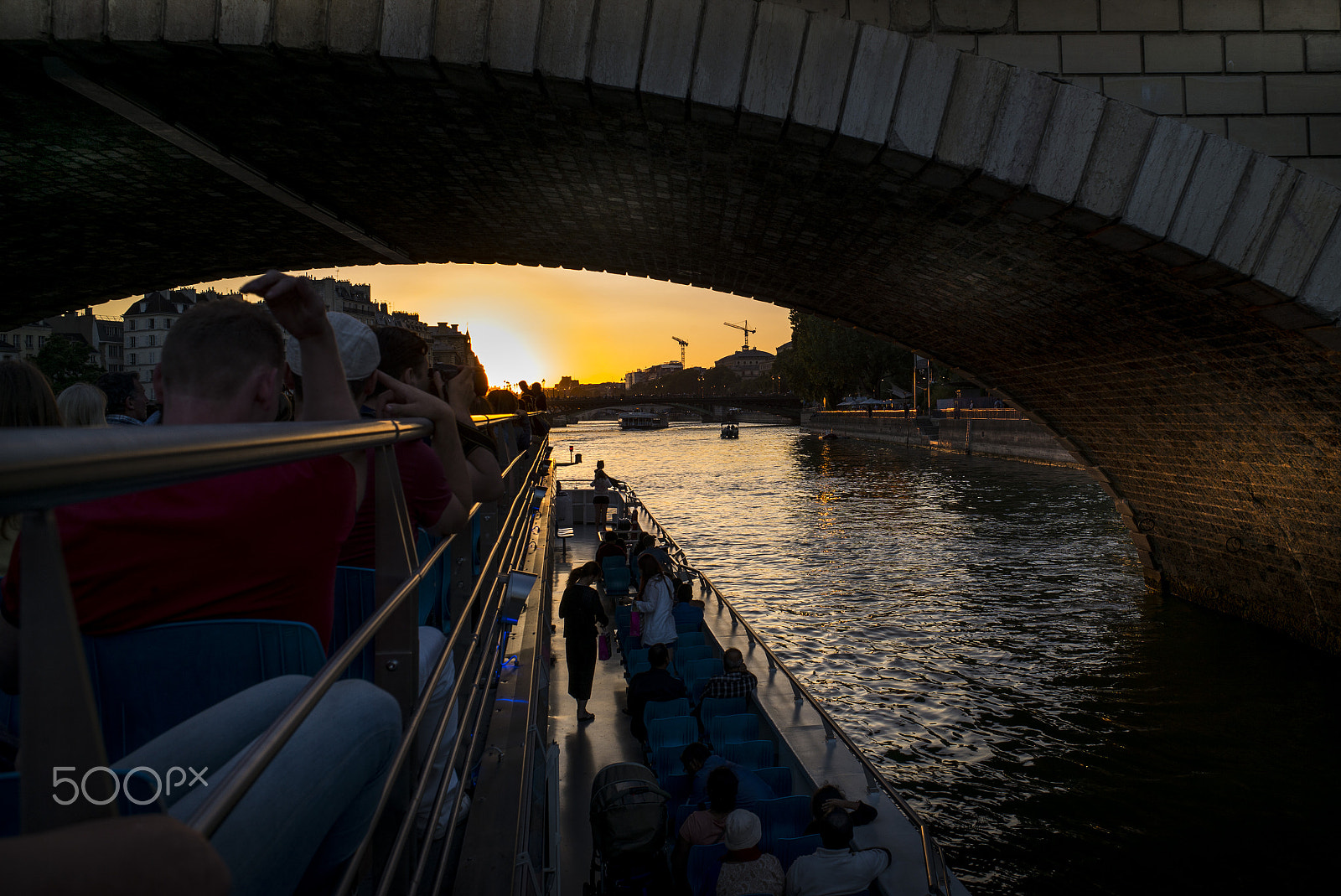 Leica Elmarit-M 28mm F2.8 ASPH sample photo. Paris sous le pont photography