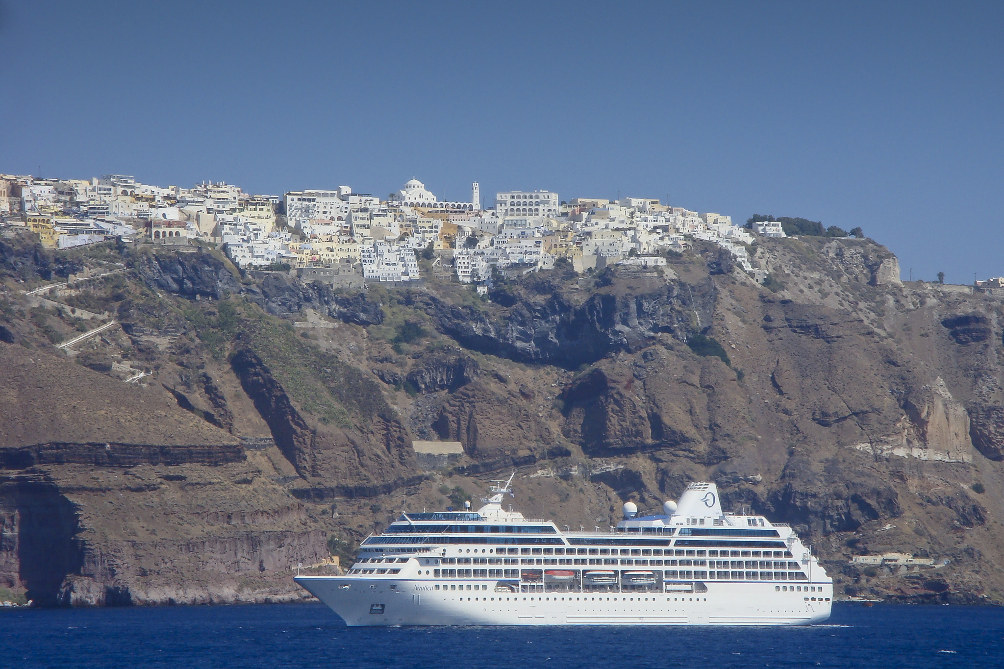 Sony DSC-T200 sample photo. Arriving santorini photography