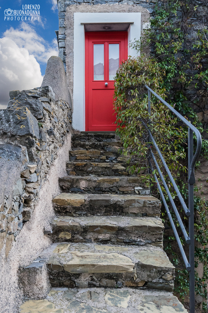 Canon EF 16-35mm F4L IS USM sample photo. Colored door 2 photography