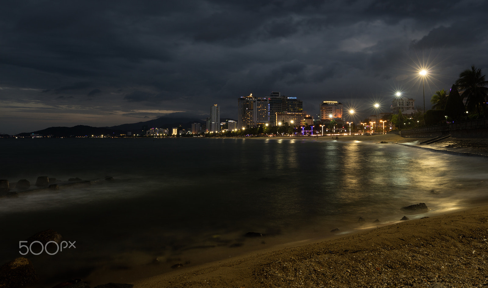 Canon EF 16-35mm F2.8L III USM sample photo. Nha trang by nightlight photography