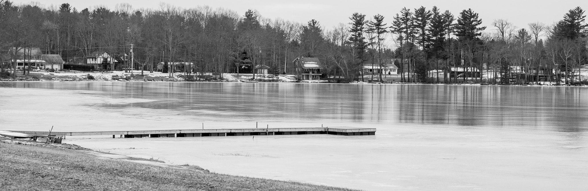 Canon EOS 550D (EOS Rebel T2i / EOS Kiss X4) sample photo. Icy reflections on lake huntington photography