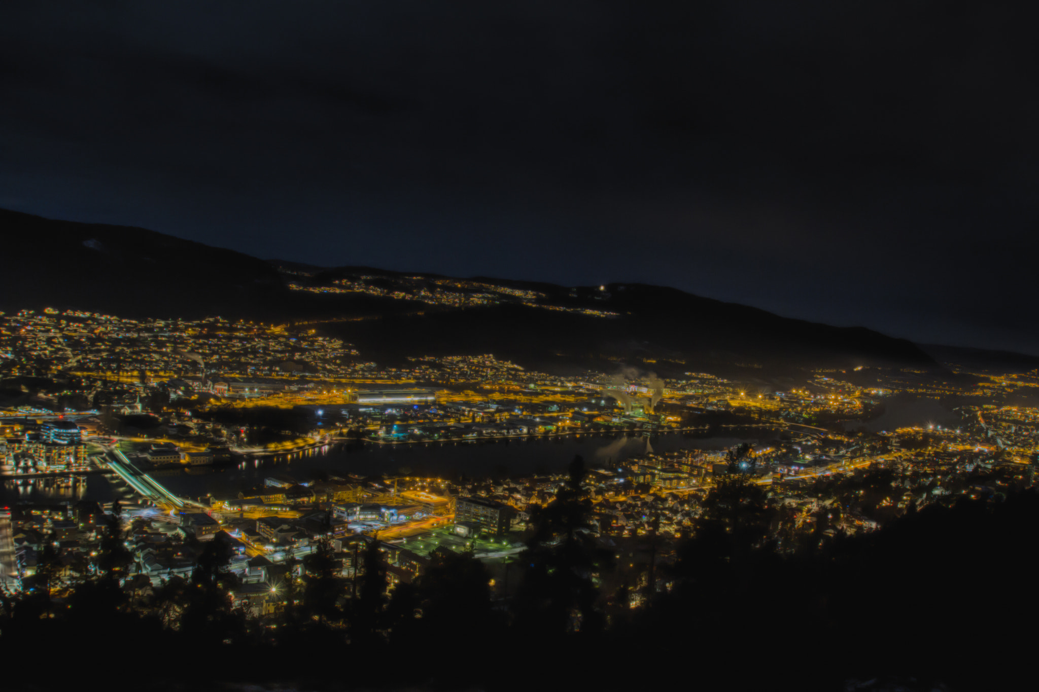 Canon EOS 7D + Canon EF 16-35mm F2.8L USM sample photo. Drammen by night photography