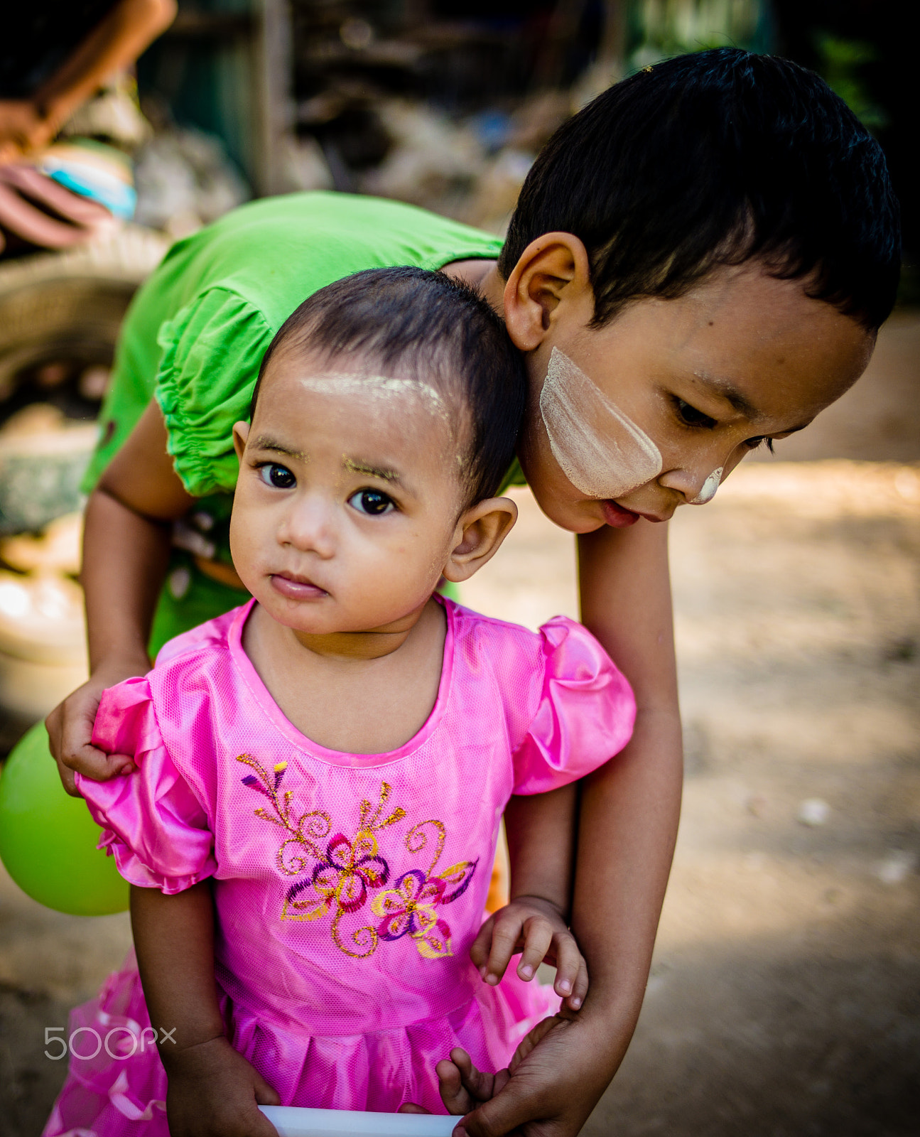 Summilux-M 1:1.4/28 ASPH. sample photo. Sisters photography