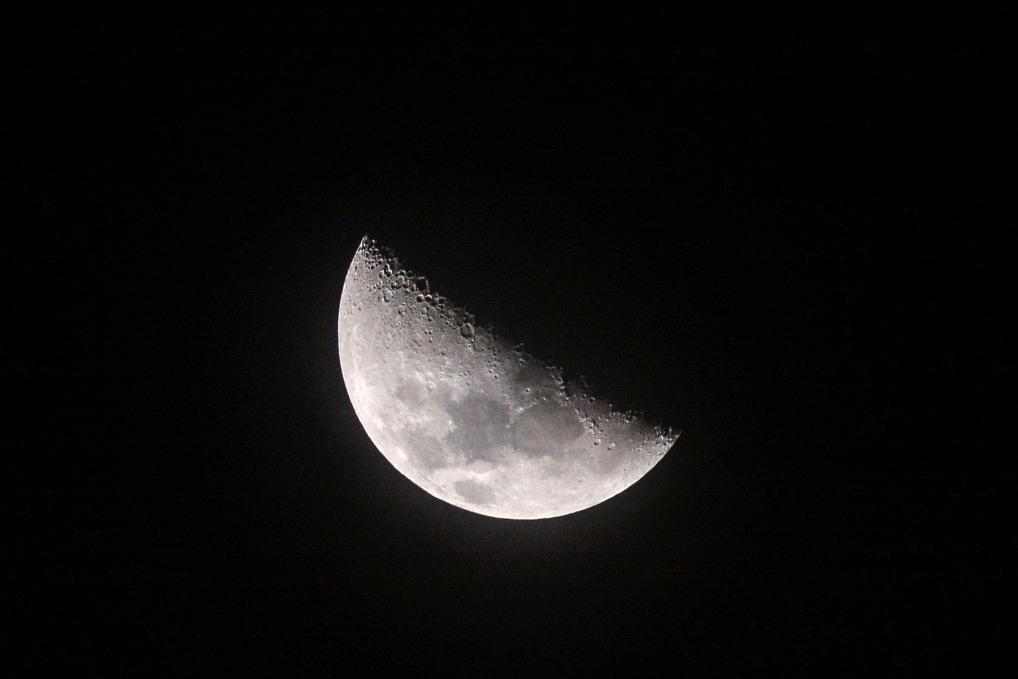 Nikon D7100 + AF Nikkor 300mm f/4 IF-ED sample photo. Half moon photography