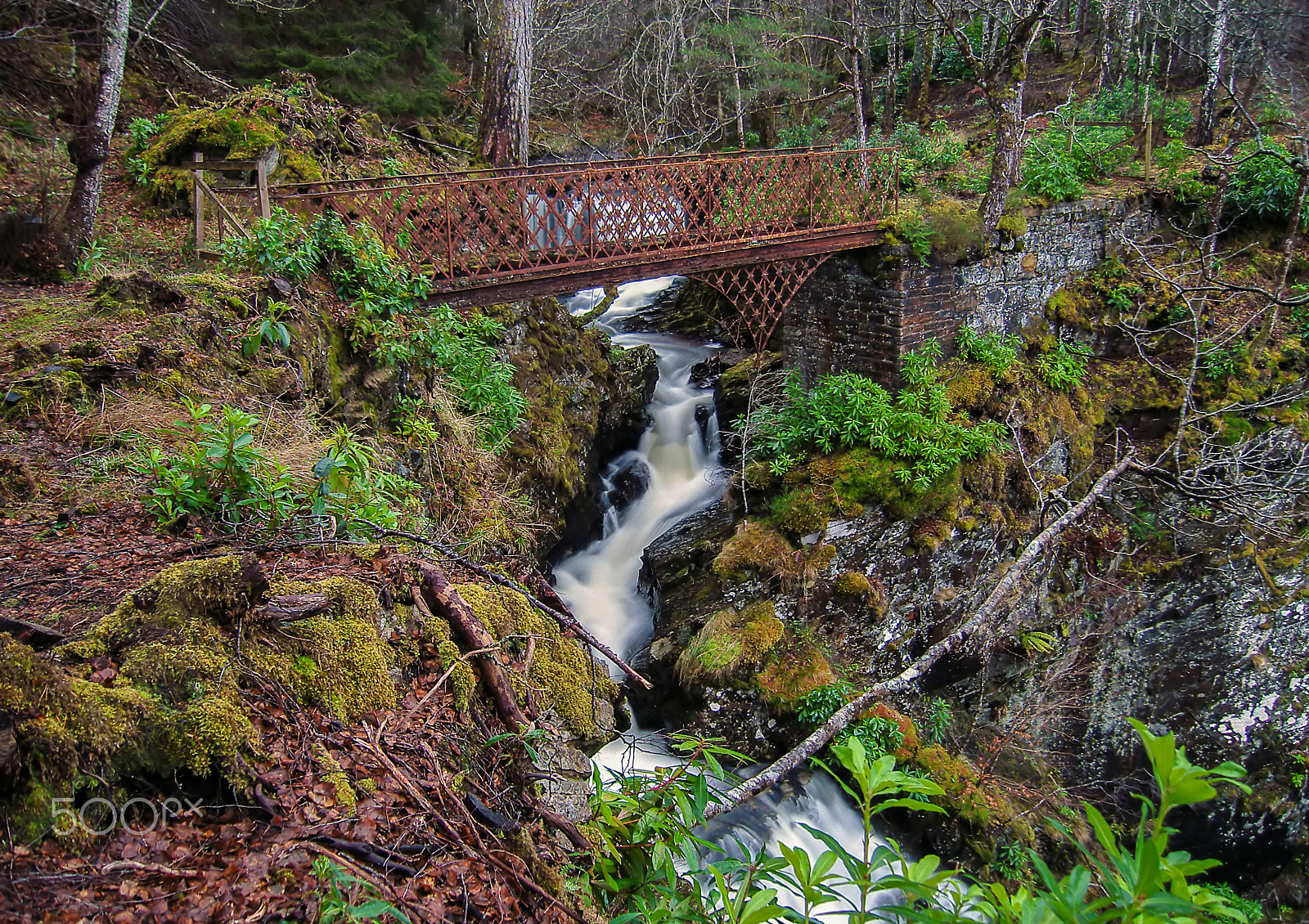 Samsung NV8 , VLUU NV8 sample photo. Rusty bridge in glen affric photography