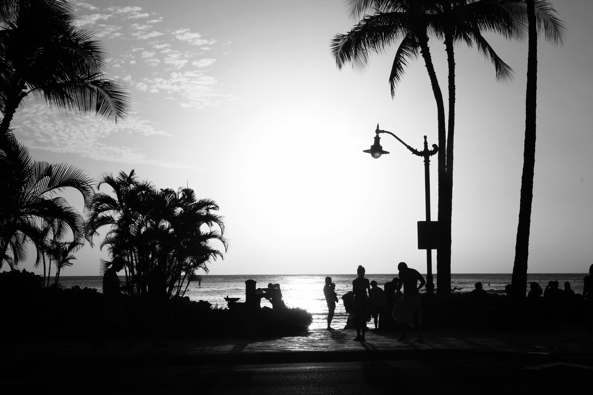 Canon EOS 1200D (EOS Rebel T5 / EOS Kiss X70 / EOS Hi) + Canon EF 24-105mm F4L IS USM sample photo. Hawaï sunset, waikiki beach photography