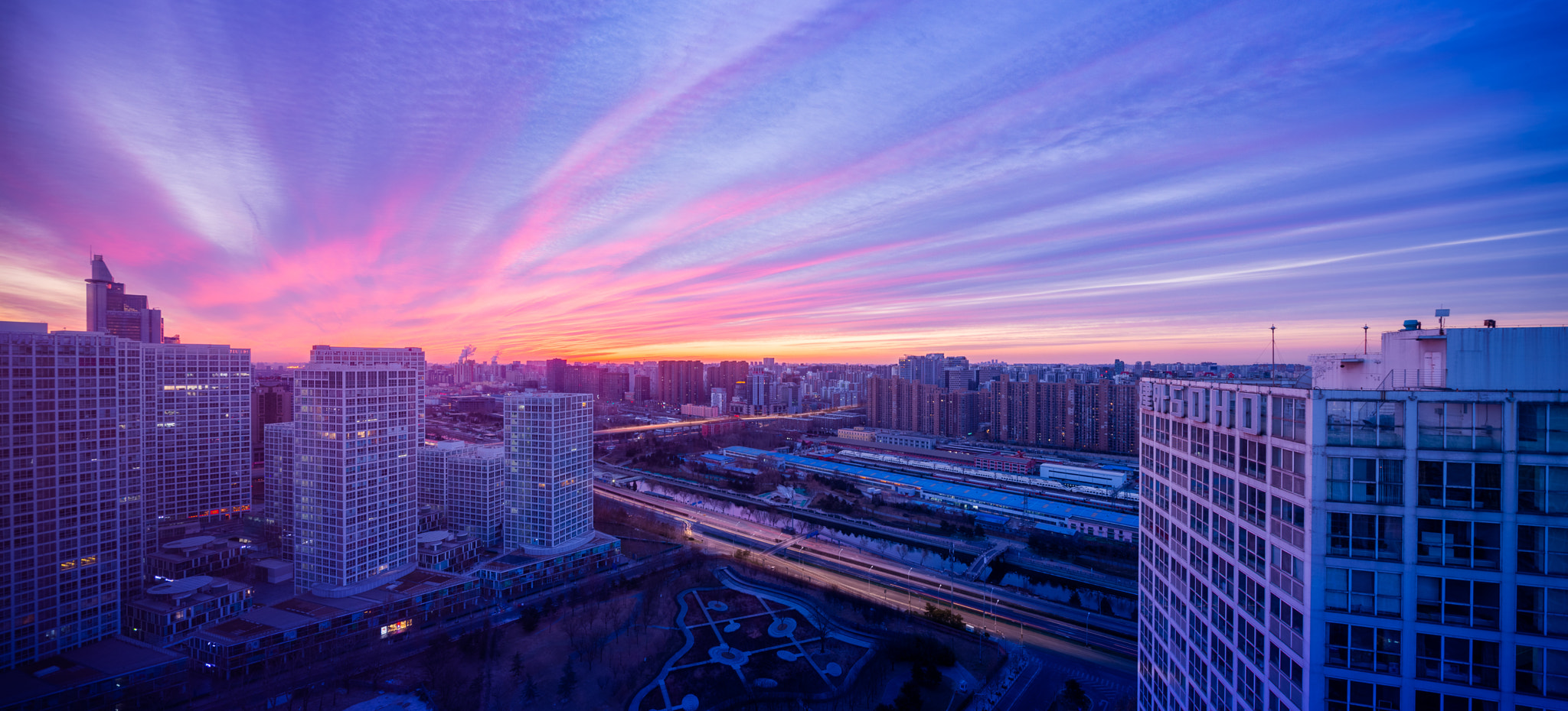 Canon TS-E 17mm F4L Tilt-Shift sample photo. City photography