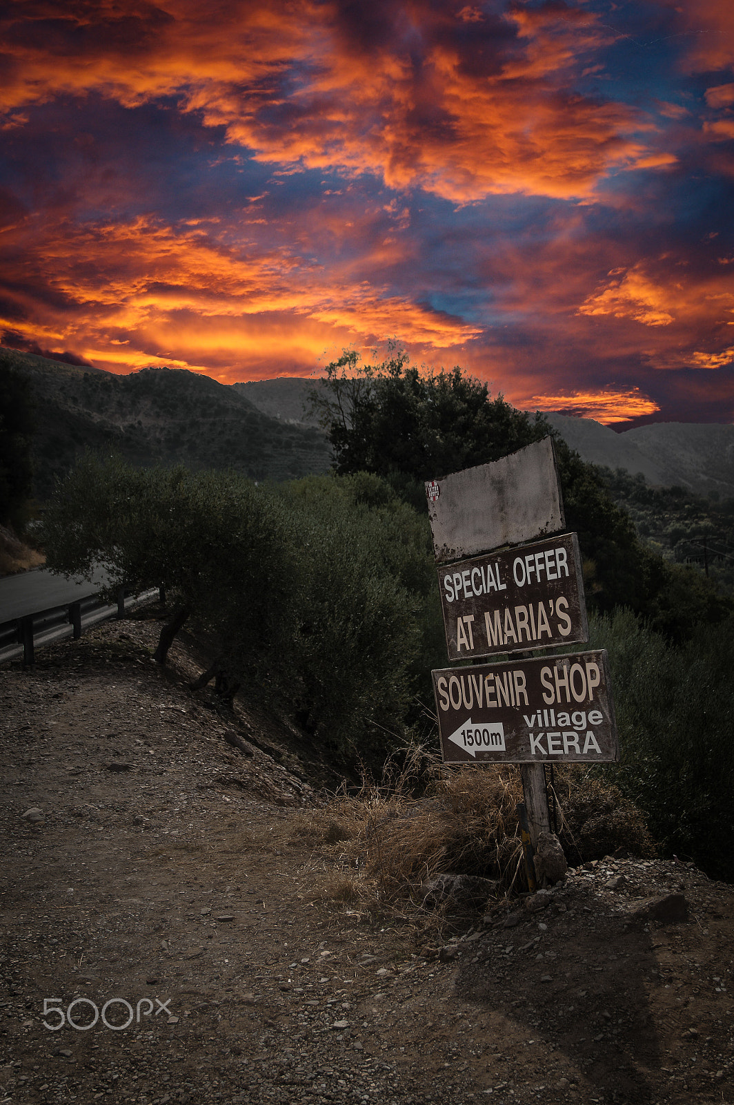 Sigma 17-70mm F2.8-4 DC Macro OS HSM | C sample photo. Greek road photography