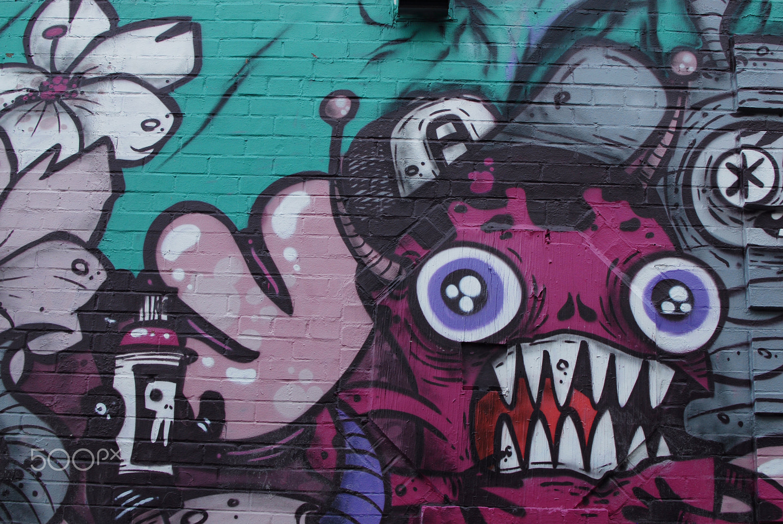 Nikon D200 + Nikon AF-S DX Nikkor 35mm F1.8G sample photo. Graffiti montreal 1 photography