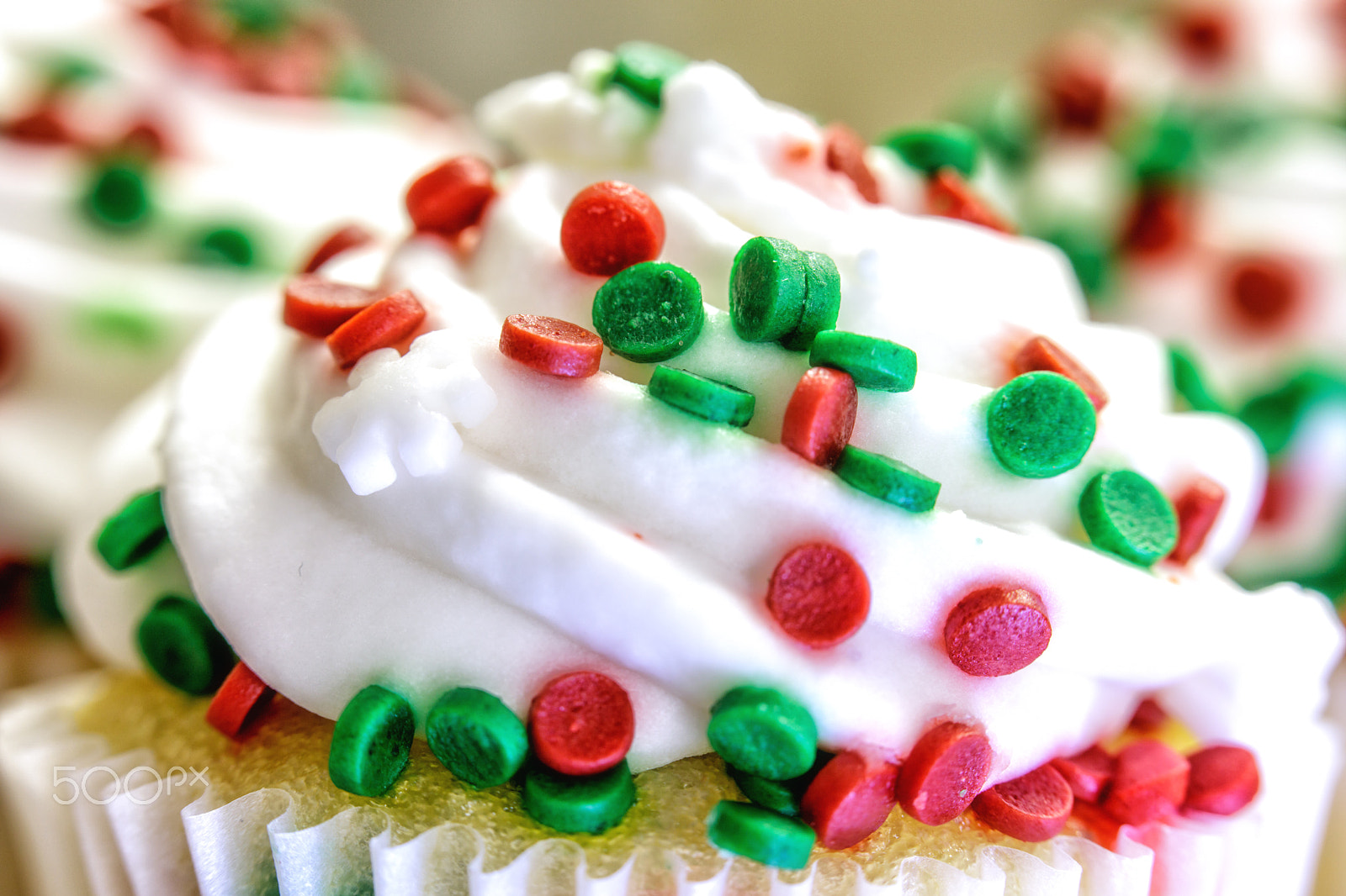 Canon EF 100mm F2.8 Macro USM sample photo. Mini christmas cupcake photography