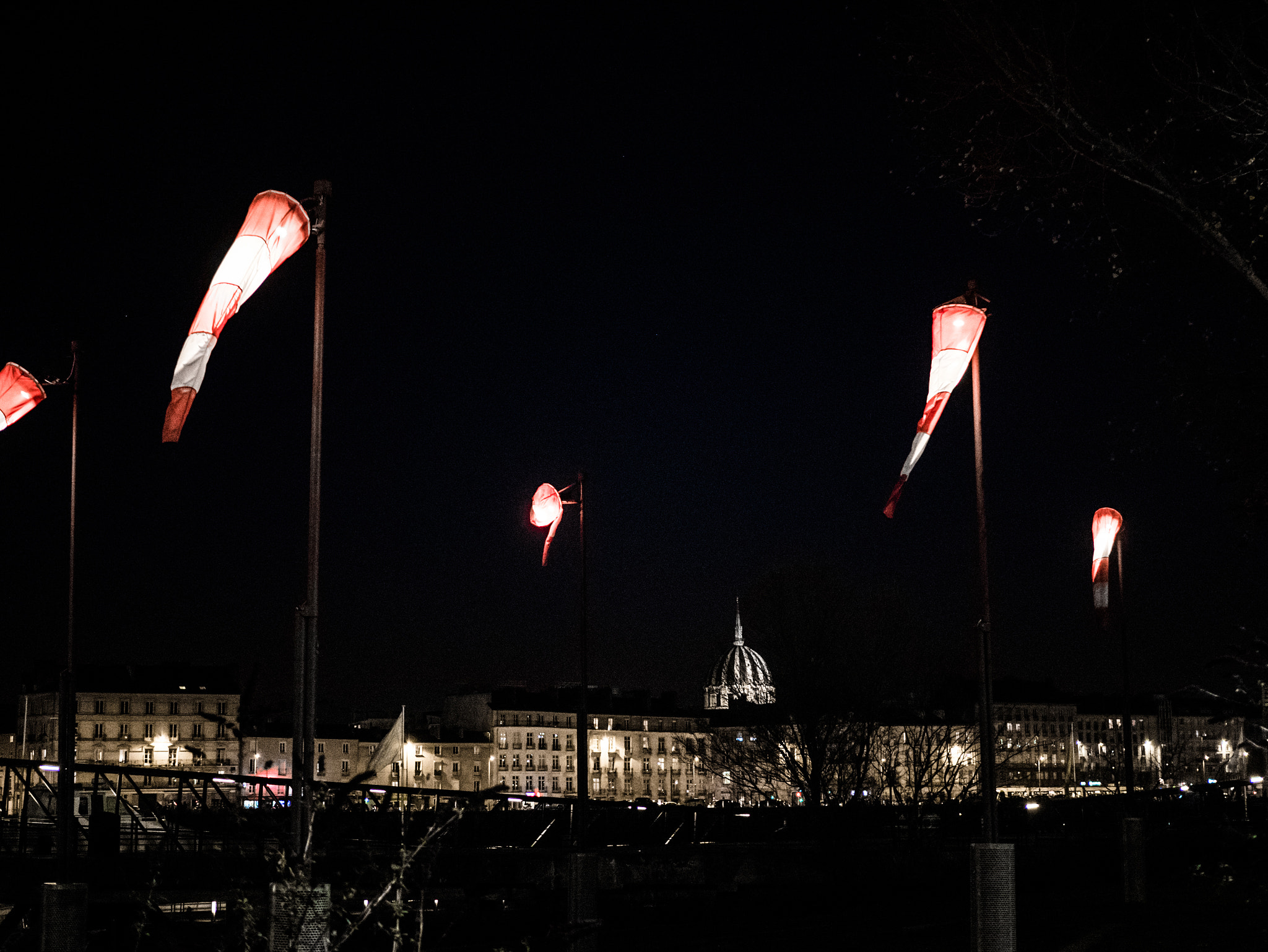 Panasonic Lumix DMC-GM5 + LUMIX G 25/F1.7 sample photo. Île de nantes la nuit photography