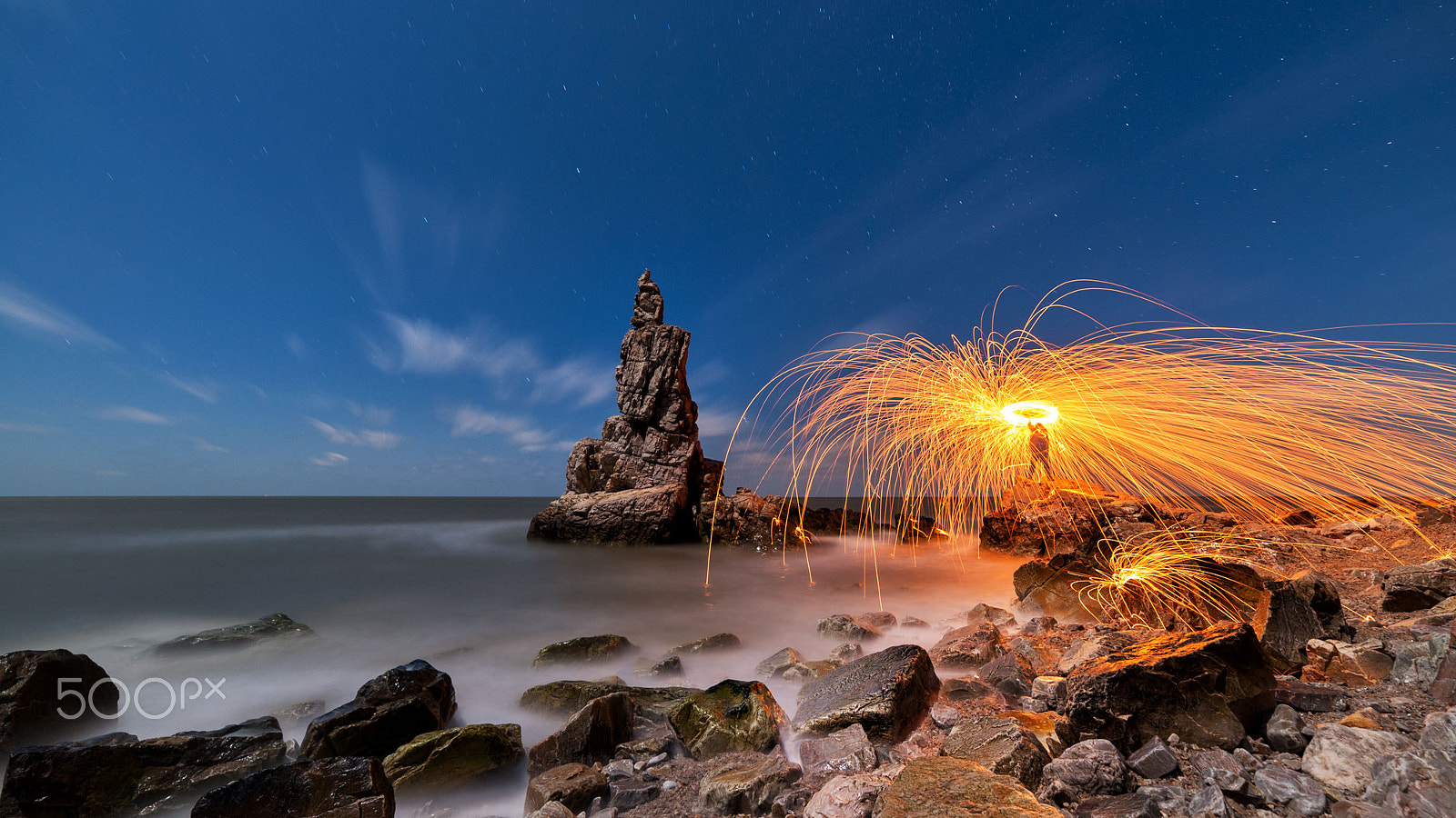 Samyang 14mm F2.8 ED AS IF UMC sample photo. 西湖咀的烟火 photography
