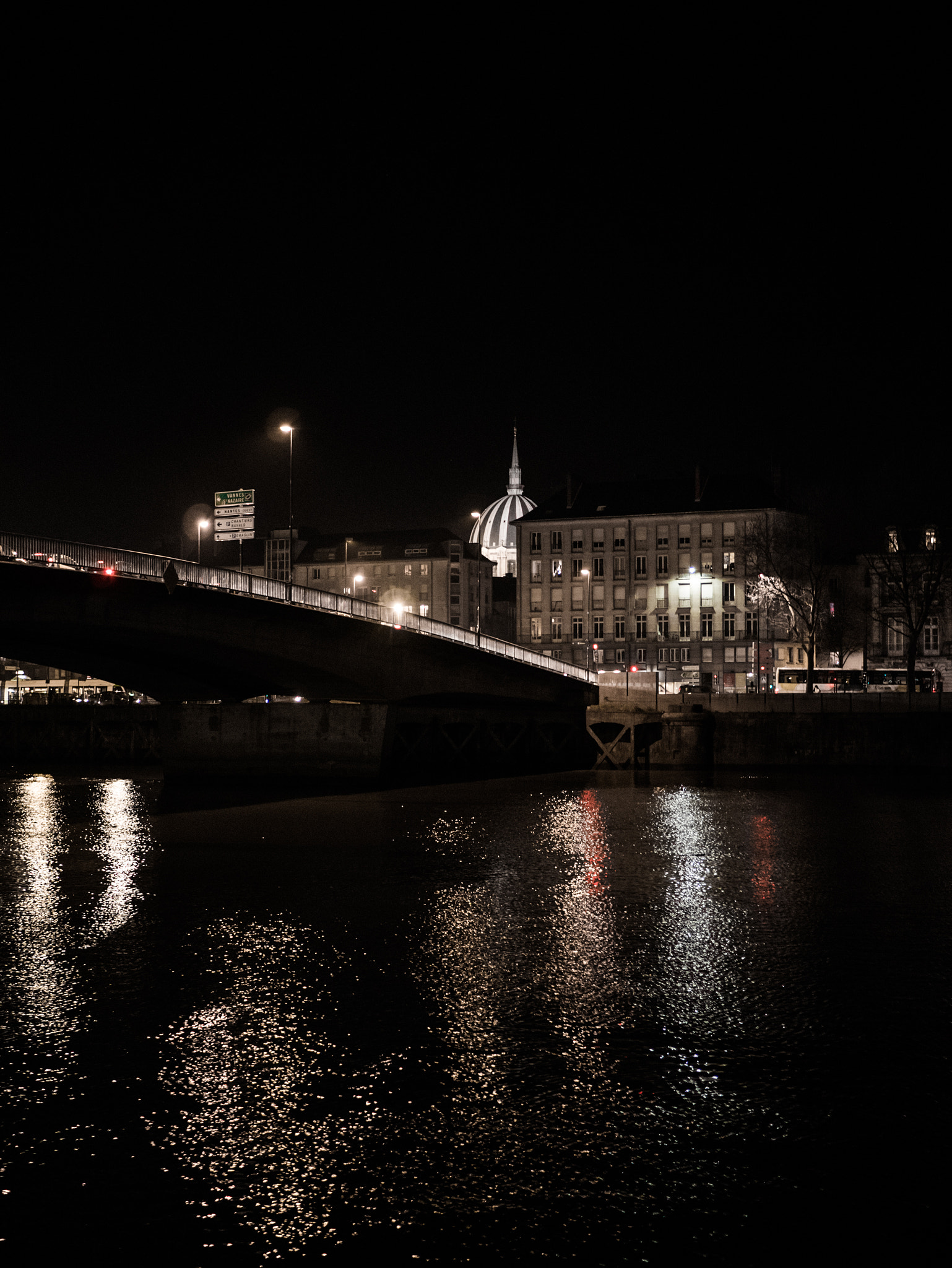 Panasonic Lumix DMC-GM5 + LUMIX G 25/F1.7 sample photo. Île de nantes la nuit photography