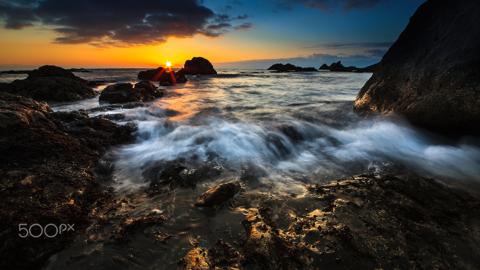 Canon EOS 5D Mark II + Sigma 12-24mm F4.5-5.6 II DG HSM sample photo. The setting sun with the wave photography