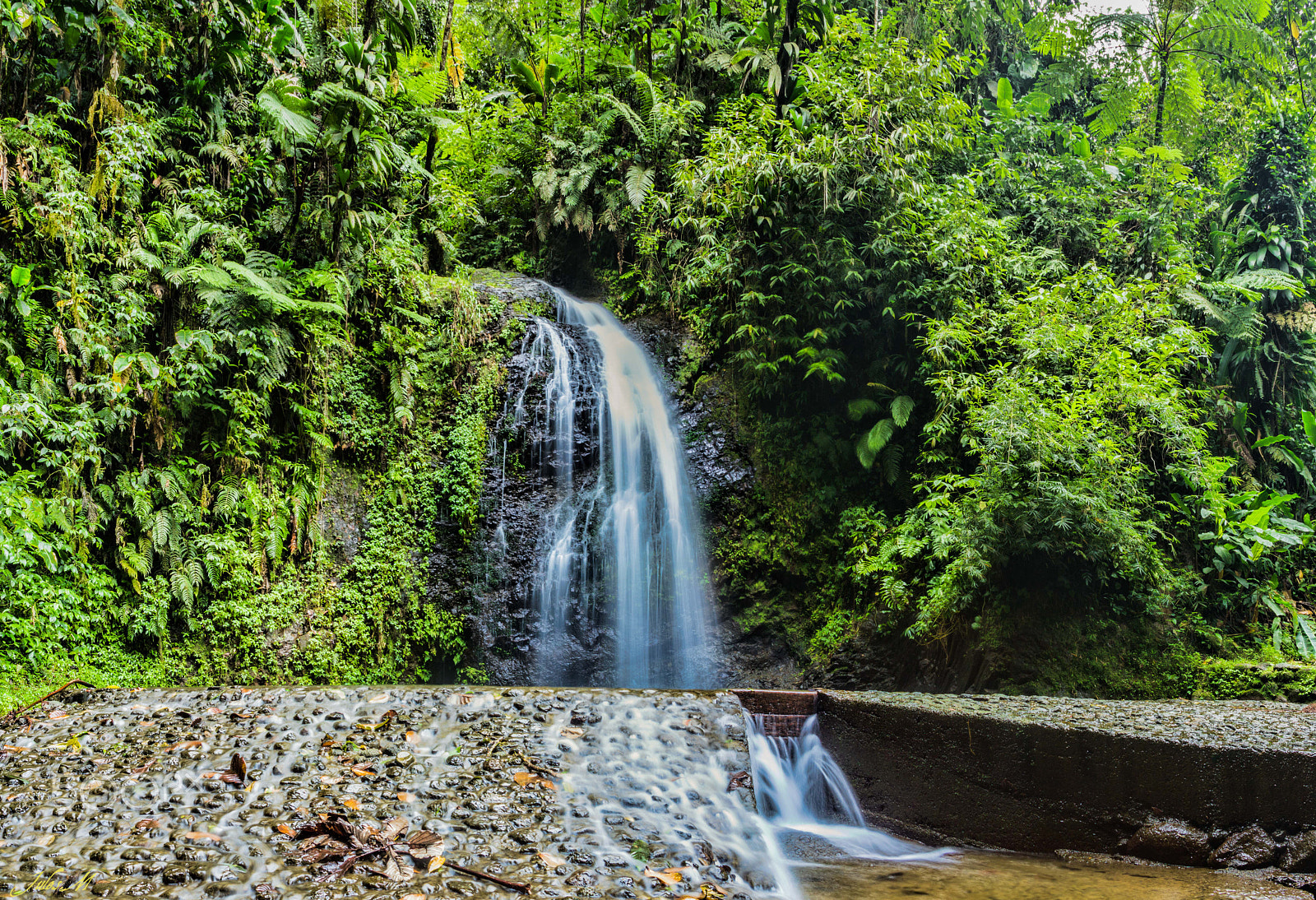 Canon EOS 1200D (EOS Rebel T5 / EOS Kiss X70 / EOS Hi) sample photo. Saut gendarme cascade panorama photography